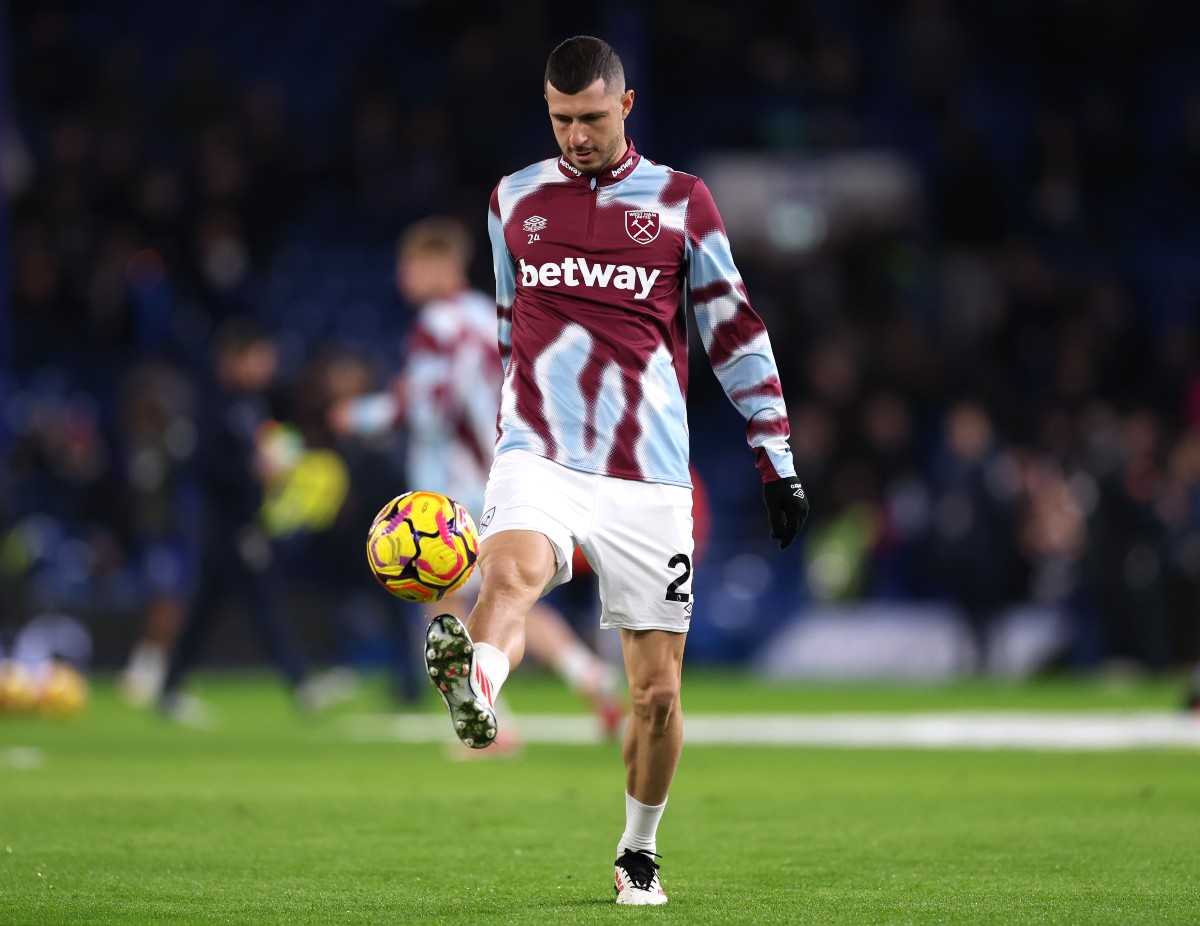 Guido Rodriguez warming up to West Ham