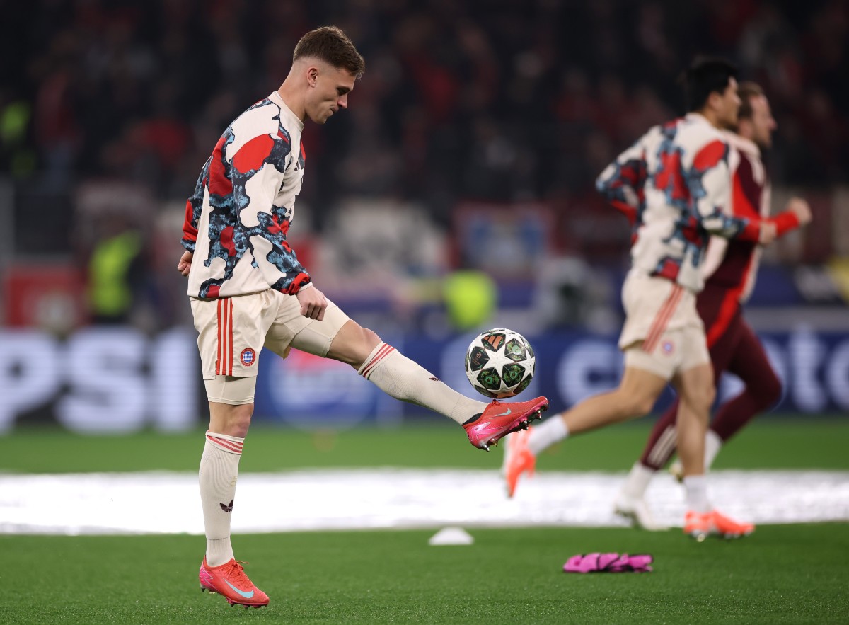 Joshua Kimmich warming up for Bayern Munich