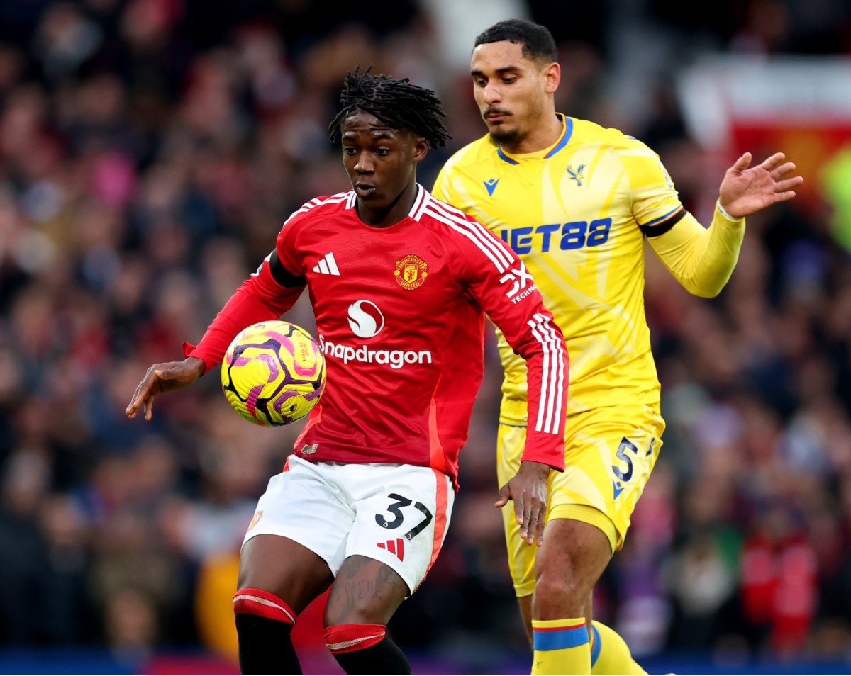 Kobbie Mainoo in action for Man United vs Crystal Palace