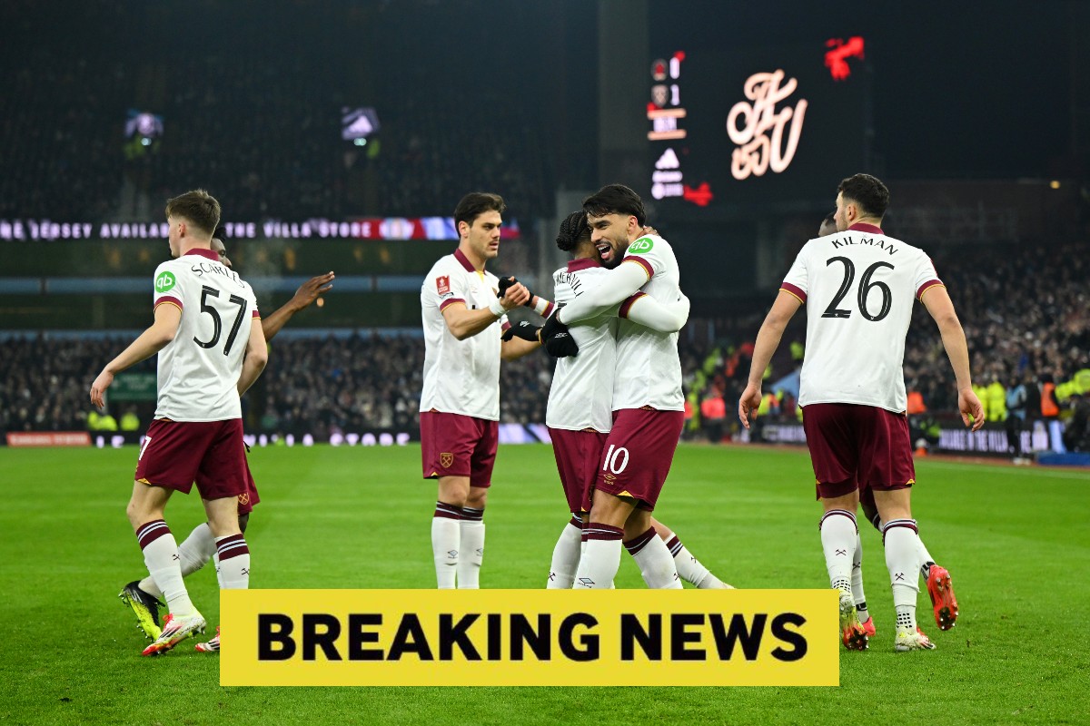 Lucas Paqueta celebrates with his West Ham teammates