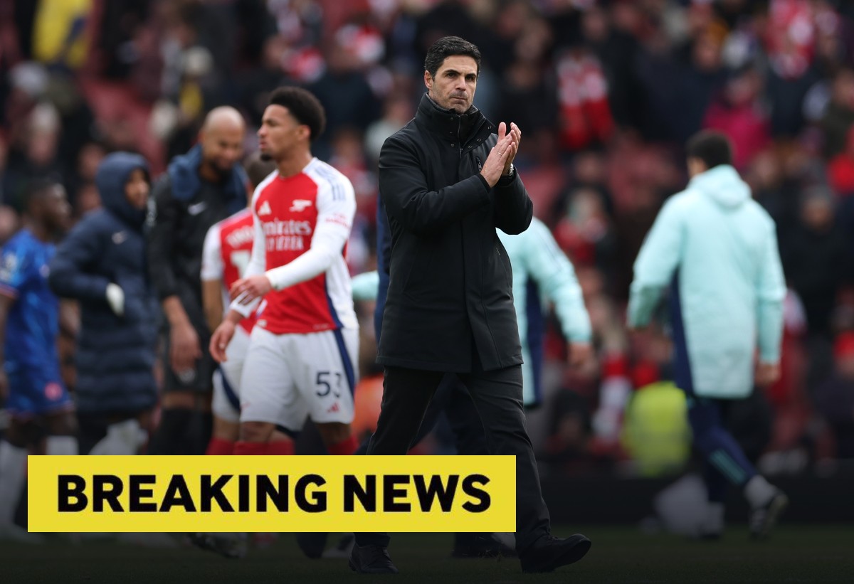 Mikel Arteta applauds the Arsenal fans after the 1-0 win over Chelsea