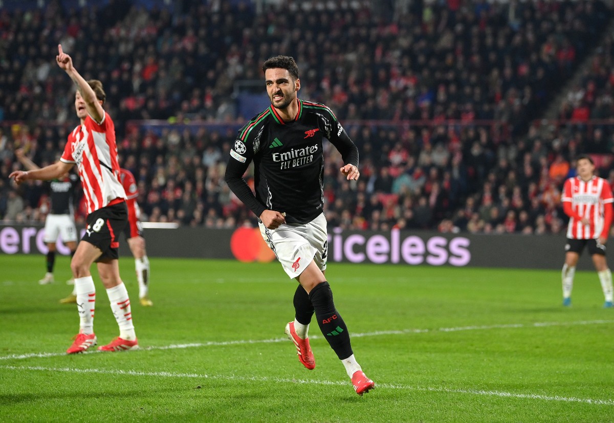 Mikel Merino celebrates the score for Arsenal against PSV