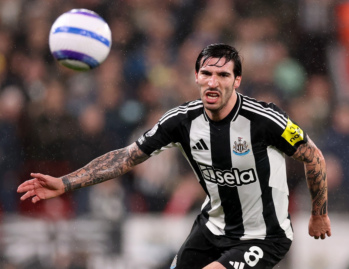 Sandro Tonali in action for Newcastle against Liverpool