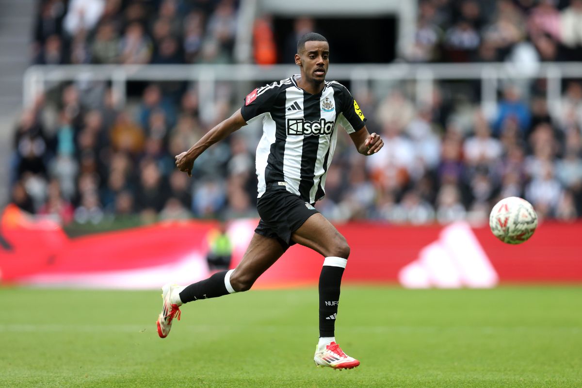 Alexander Isak chases the ball