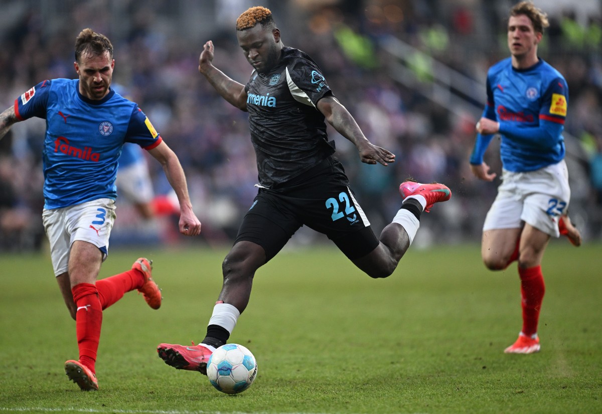 Victor Boniface in action for Bayer Leverkusen