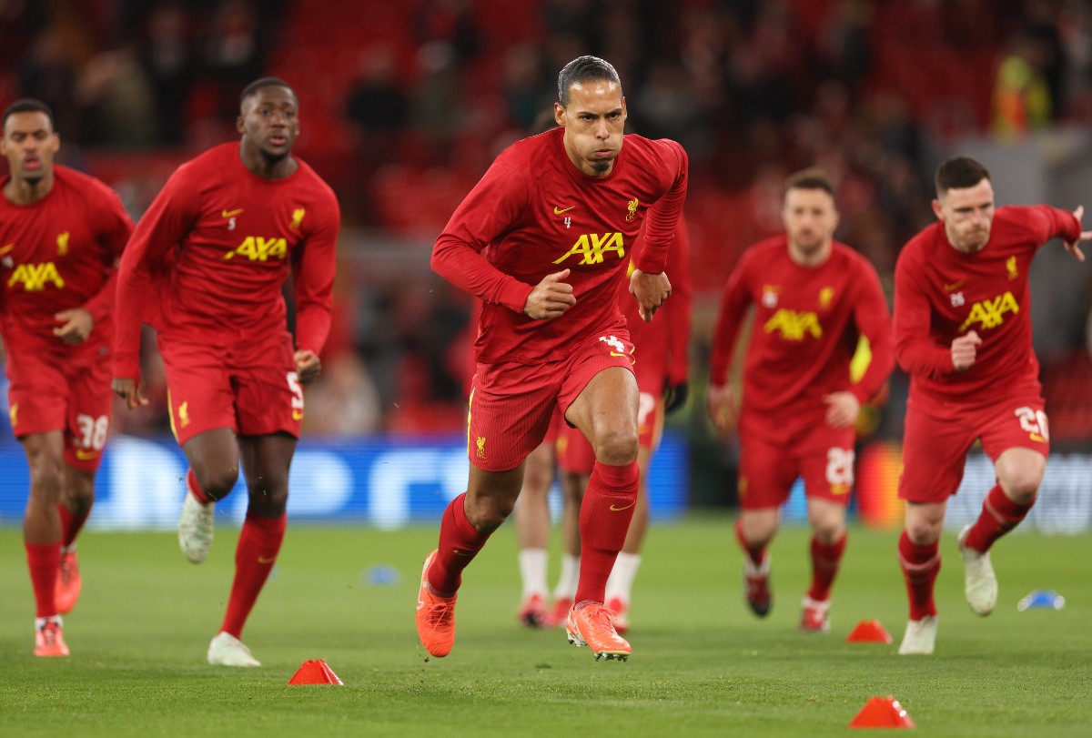 Virgil van Dijk and Liverpool teammates warm up