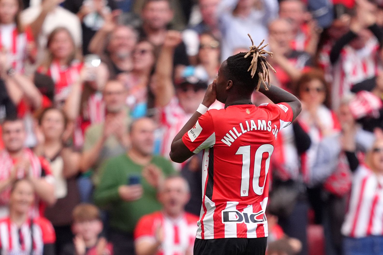 Nico Williams from Athletic Club Slava to score a goal