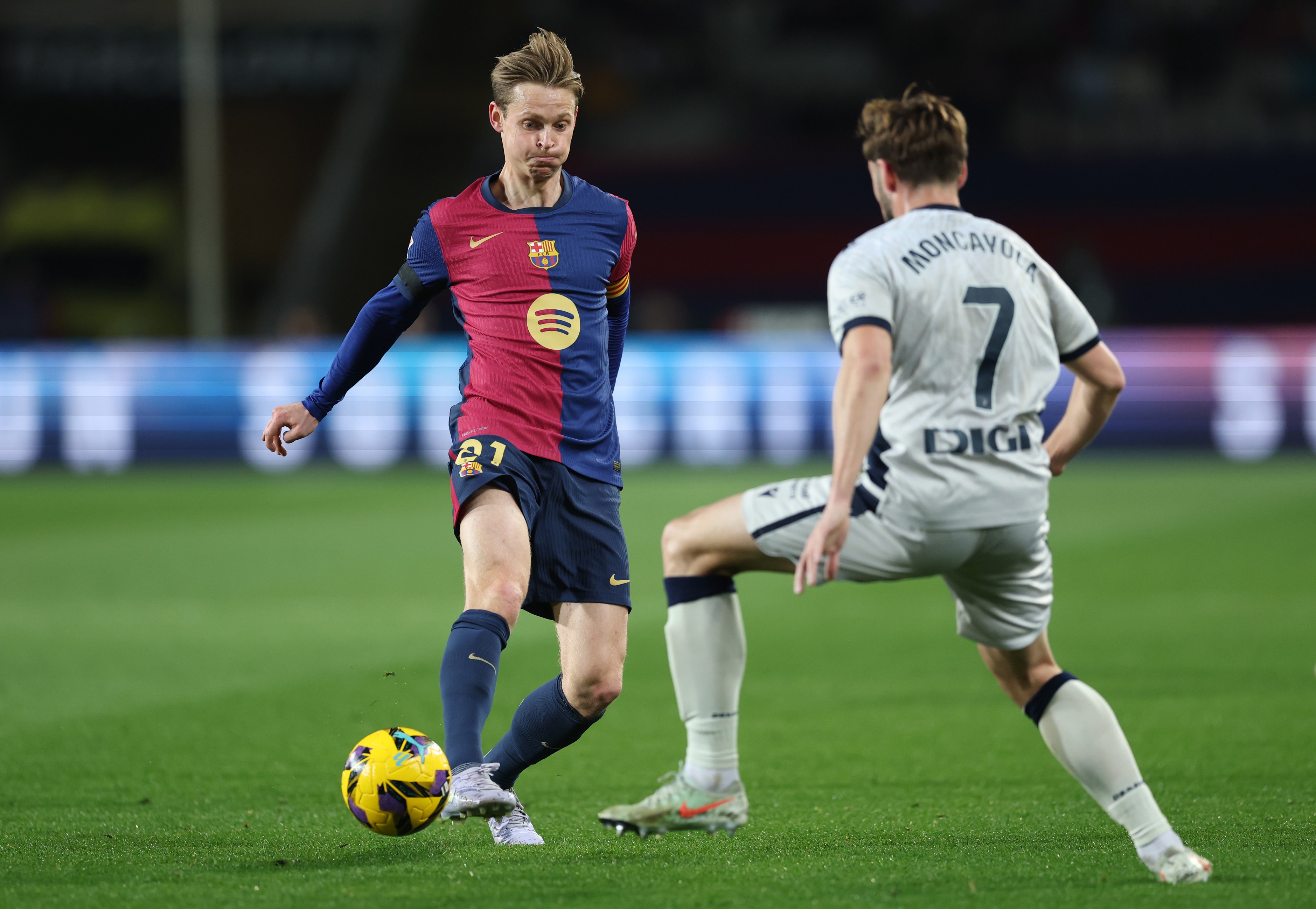 Frenkie De Jong of FC Barcelona passes the ball