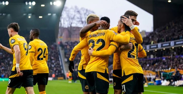 Leeds mirando un movimiento para el defensor español de 22 años