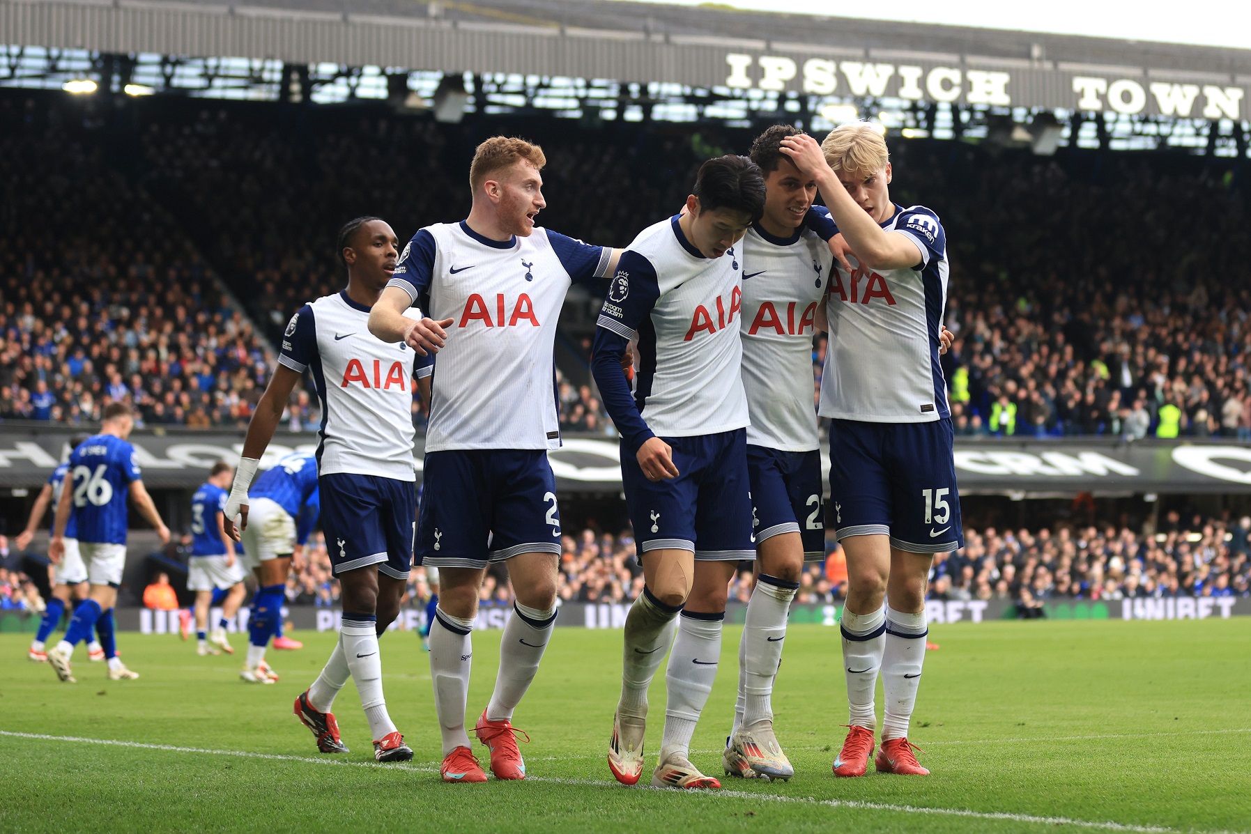 Tottenham players celebrate