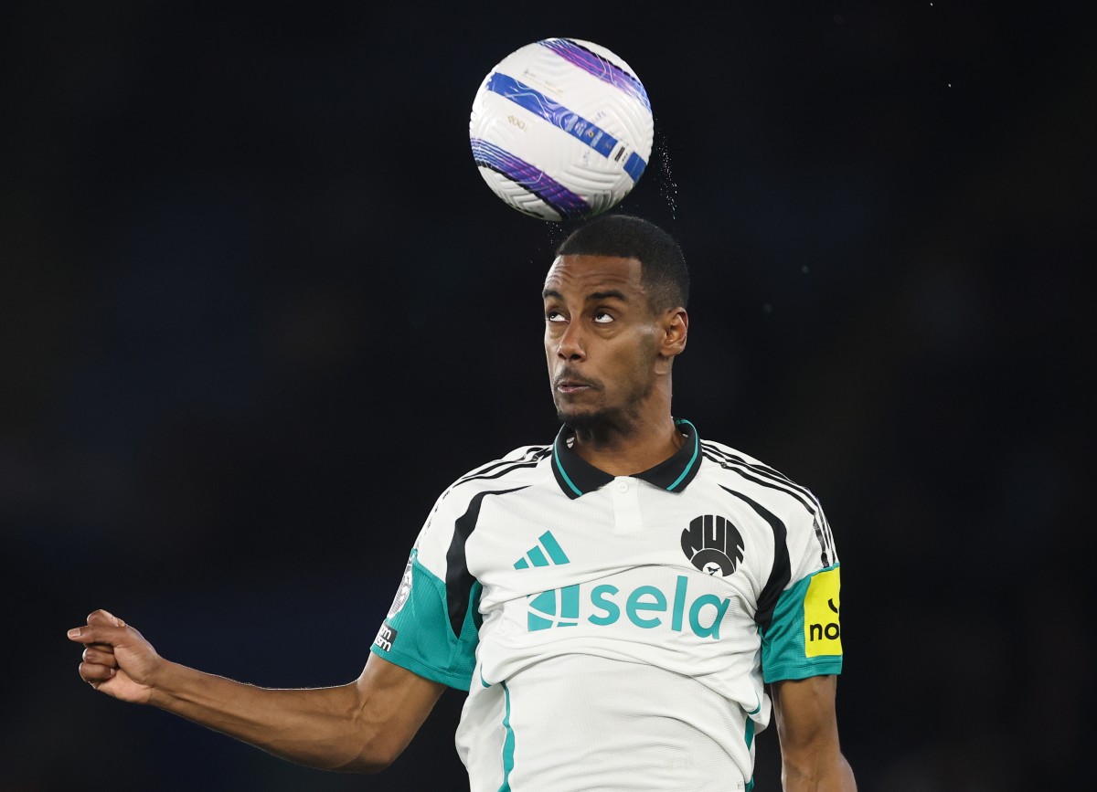 Alexander Isak of Newcastle heads the ball