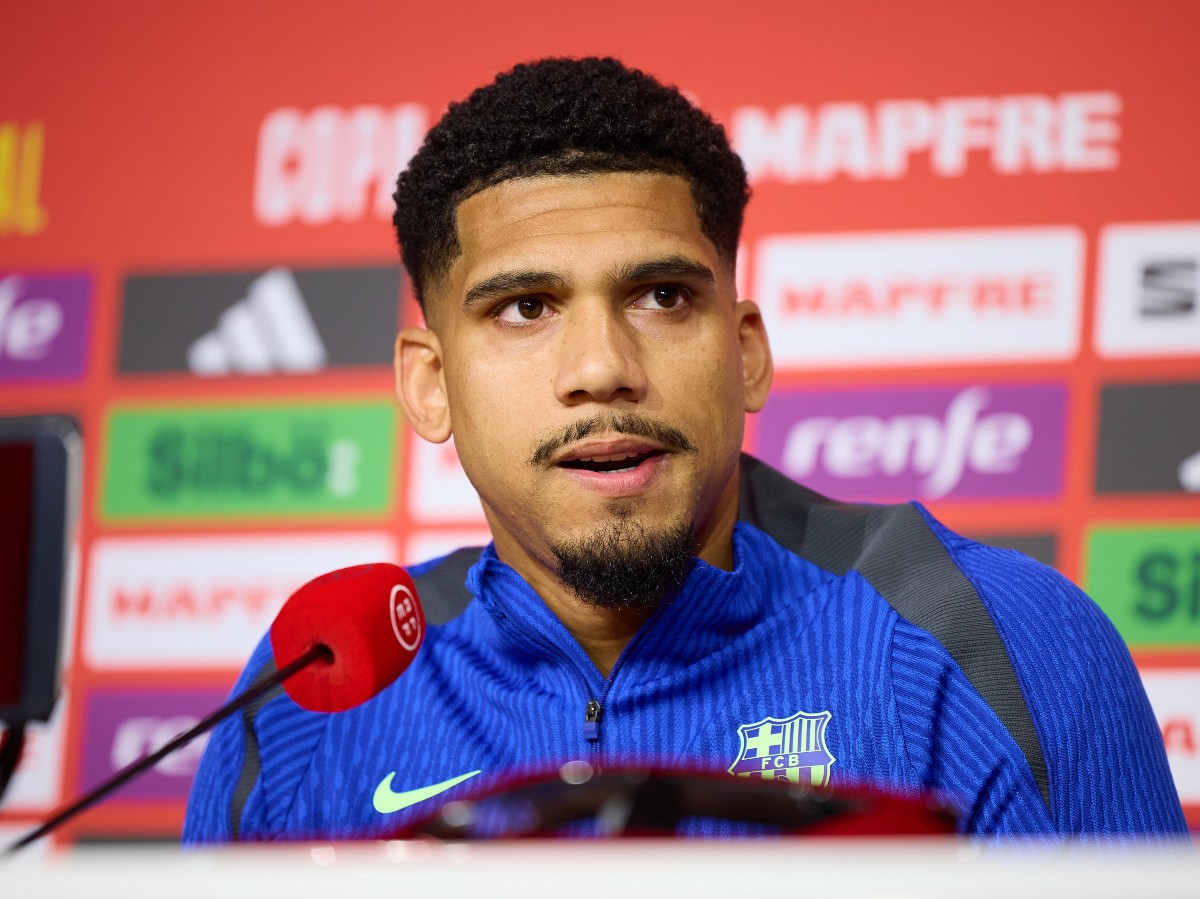 Ronald Araujo in a Barcelona press conference