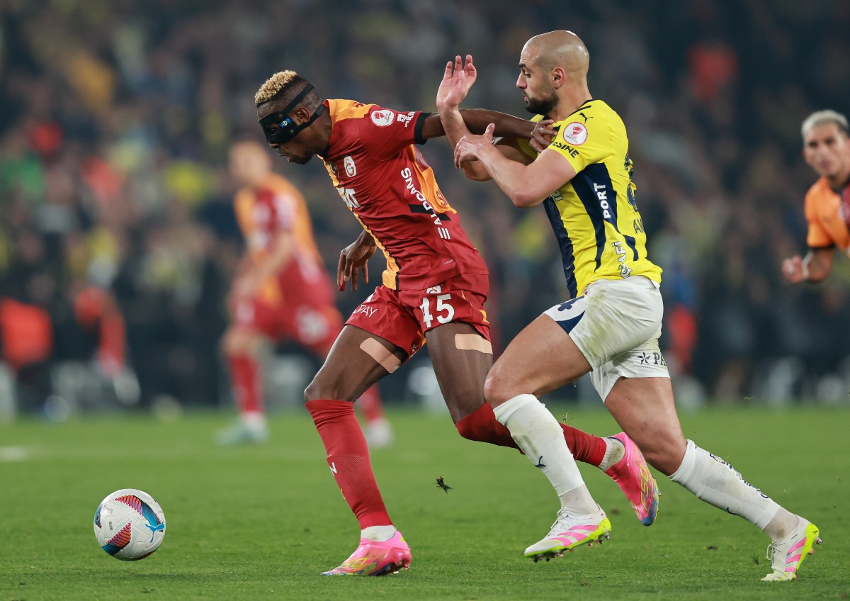 Victor Osimhen in action for Galatasaray against Fenerbahce