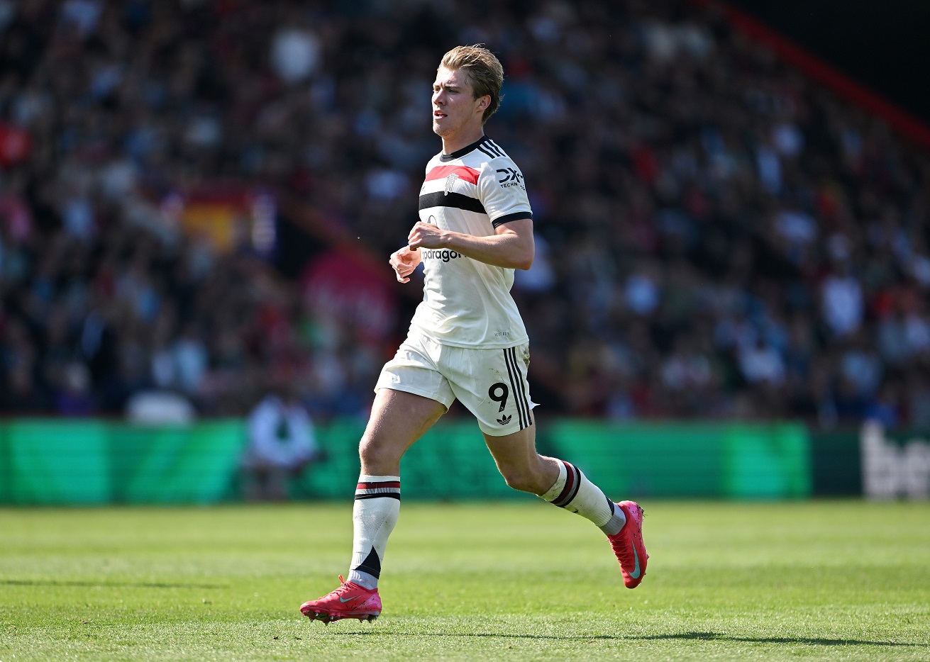 Rasmus Hojlund in Action for Manchester United