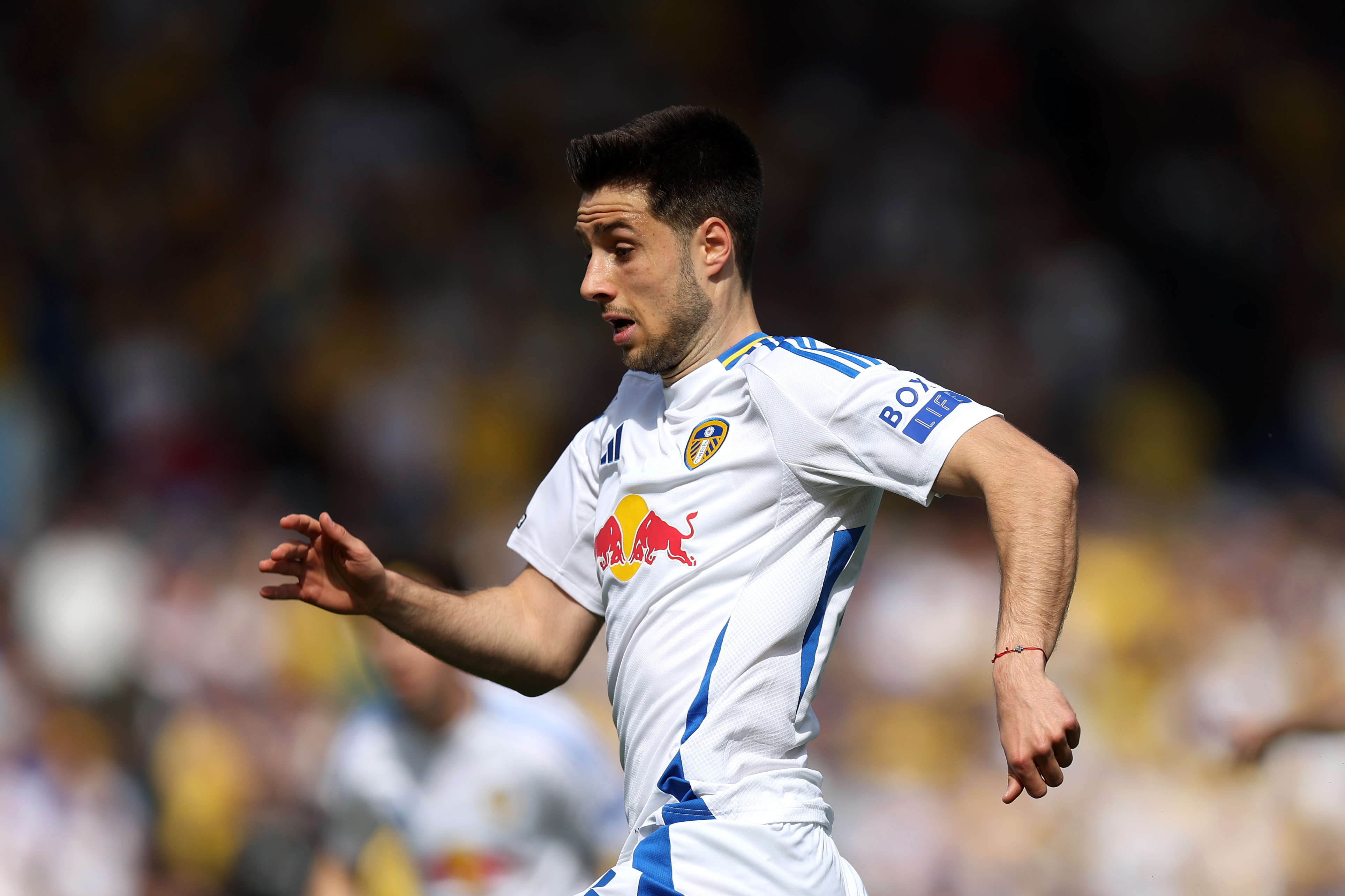 Ilia Gruev of Leeds United chases the ball