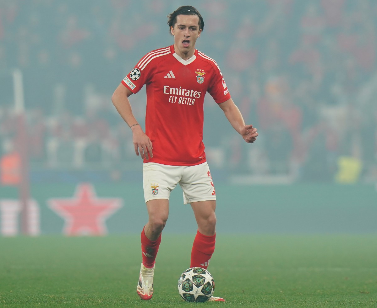 Alvaro Carreras is on the action for Benfica