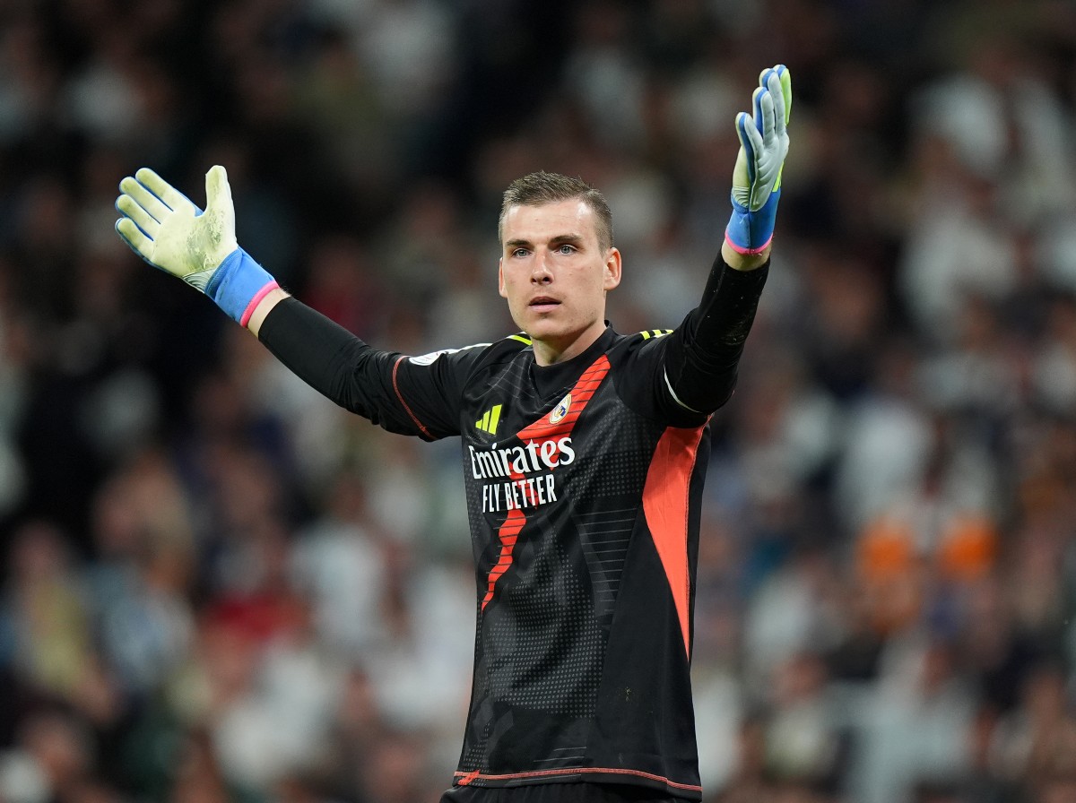 Andriy Lunin is in action for Real Madrid