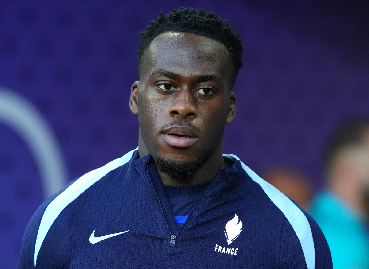 Arnaud Kalimuendo lining up for the French national team
