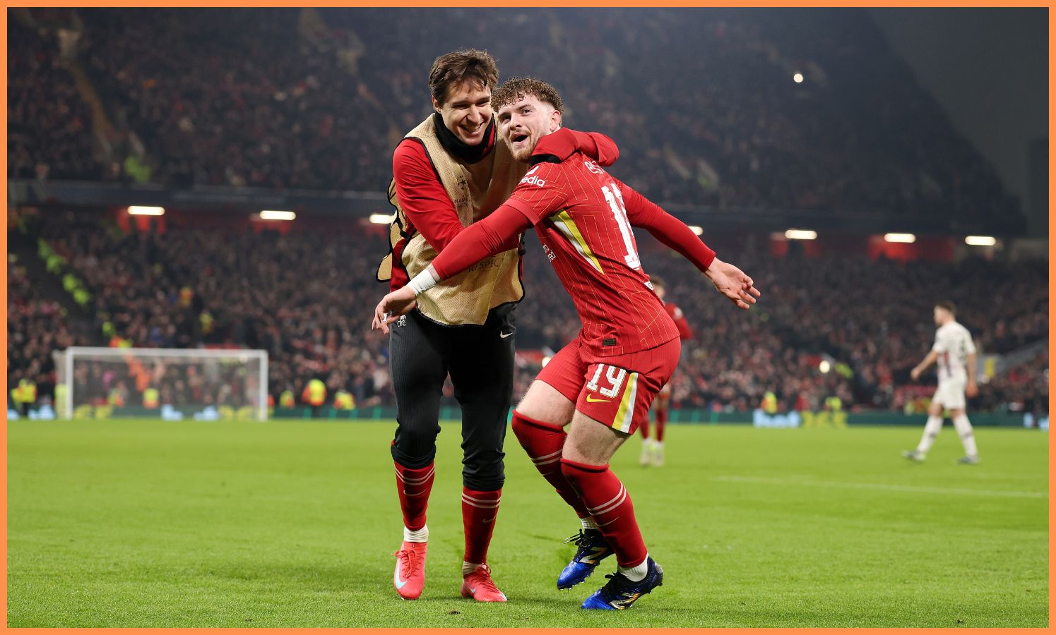 Federico Chiesa and Harvey Elliott celebrate during Liverpool vs Lille