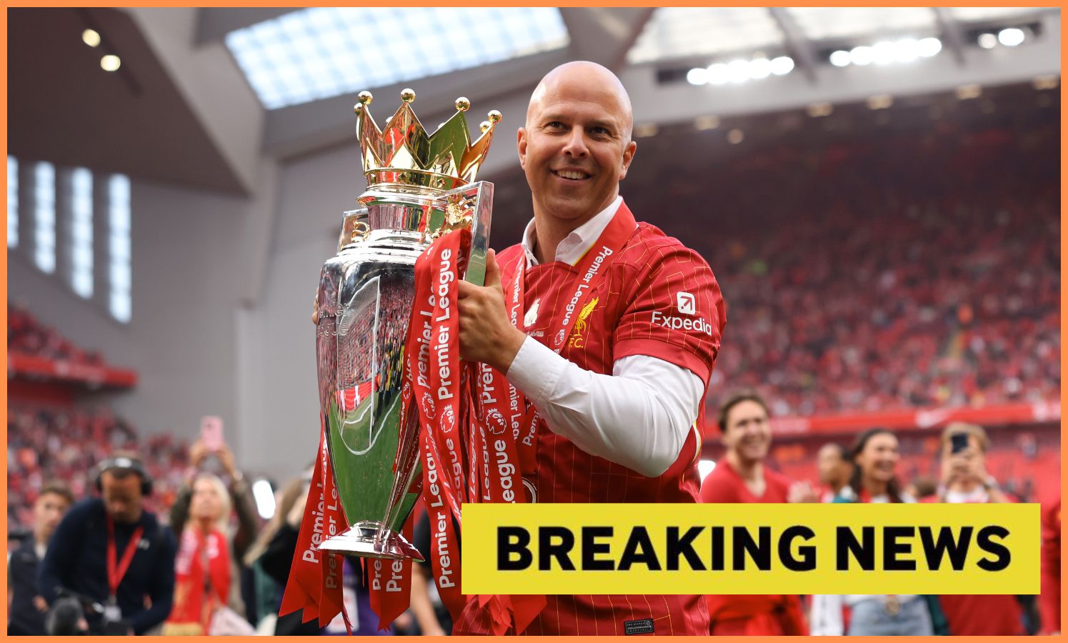 Arne Slot with the Premier League trophy