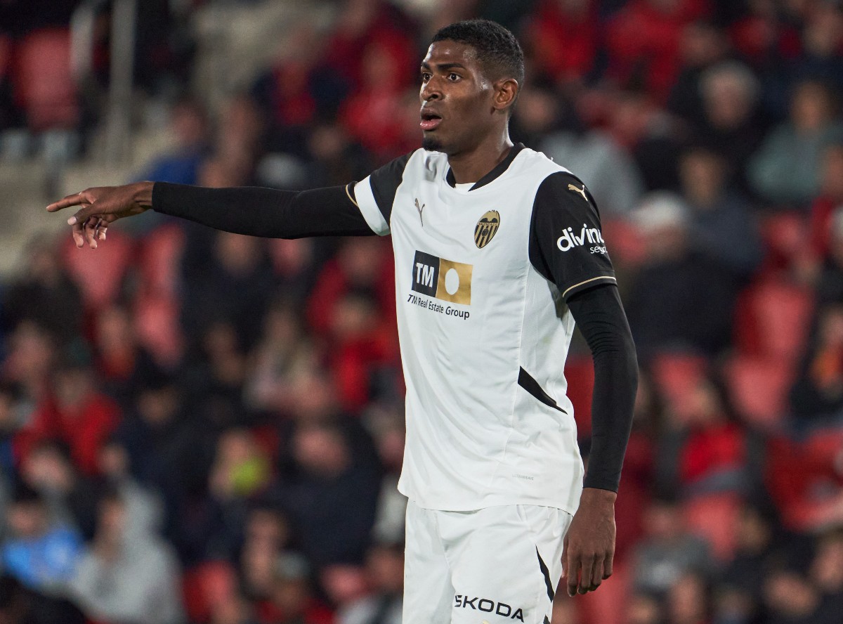 Cristhian Mosquera in action for Valencia