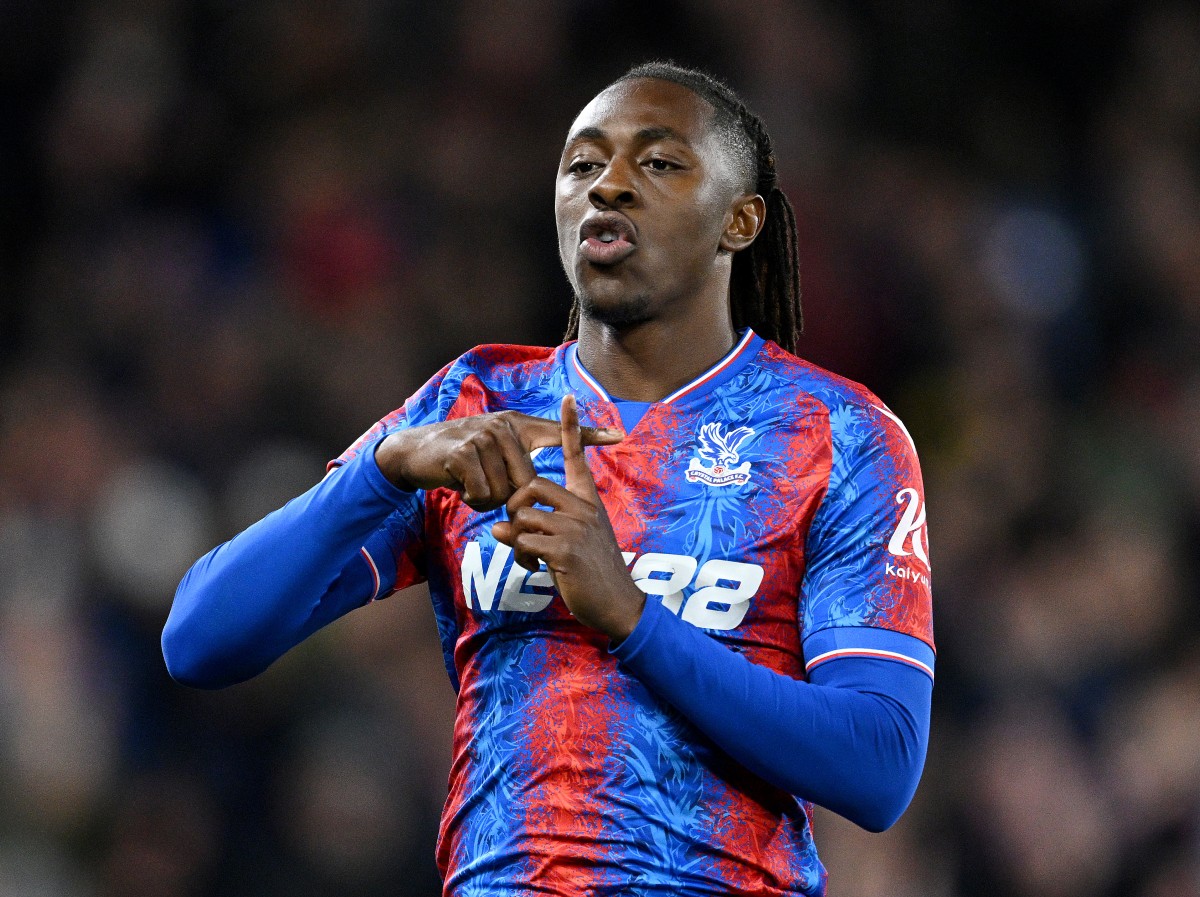 Eberechi eze celebrates scoring for a crystal palace
