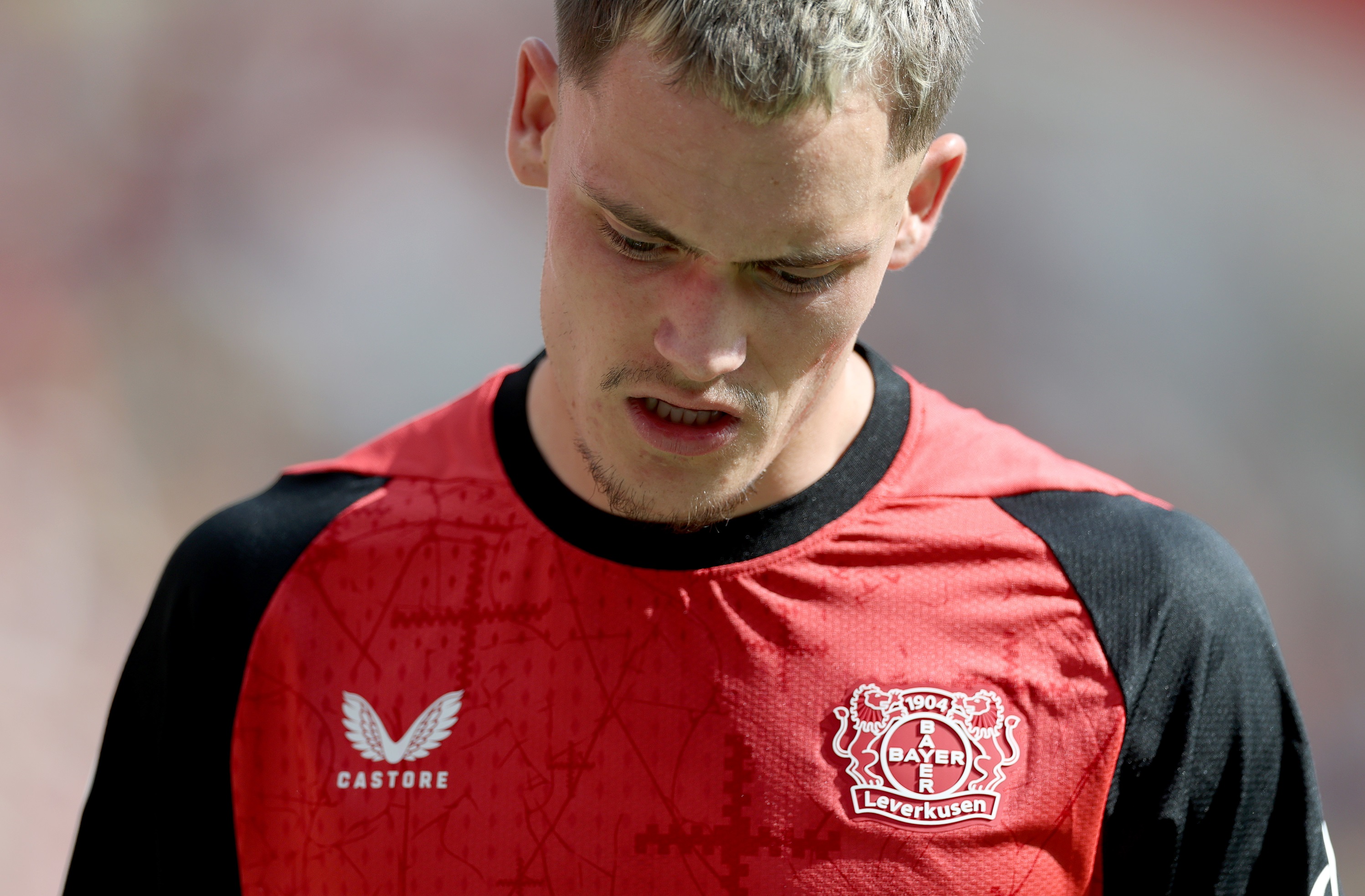 Florian Wirtz looks down during the game of Leverkusen.