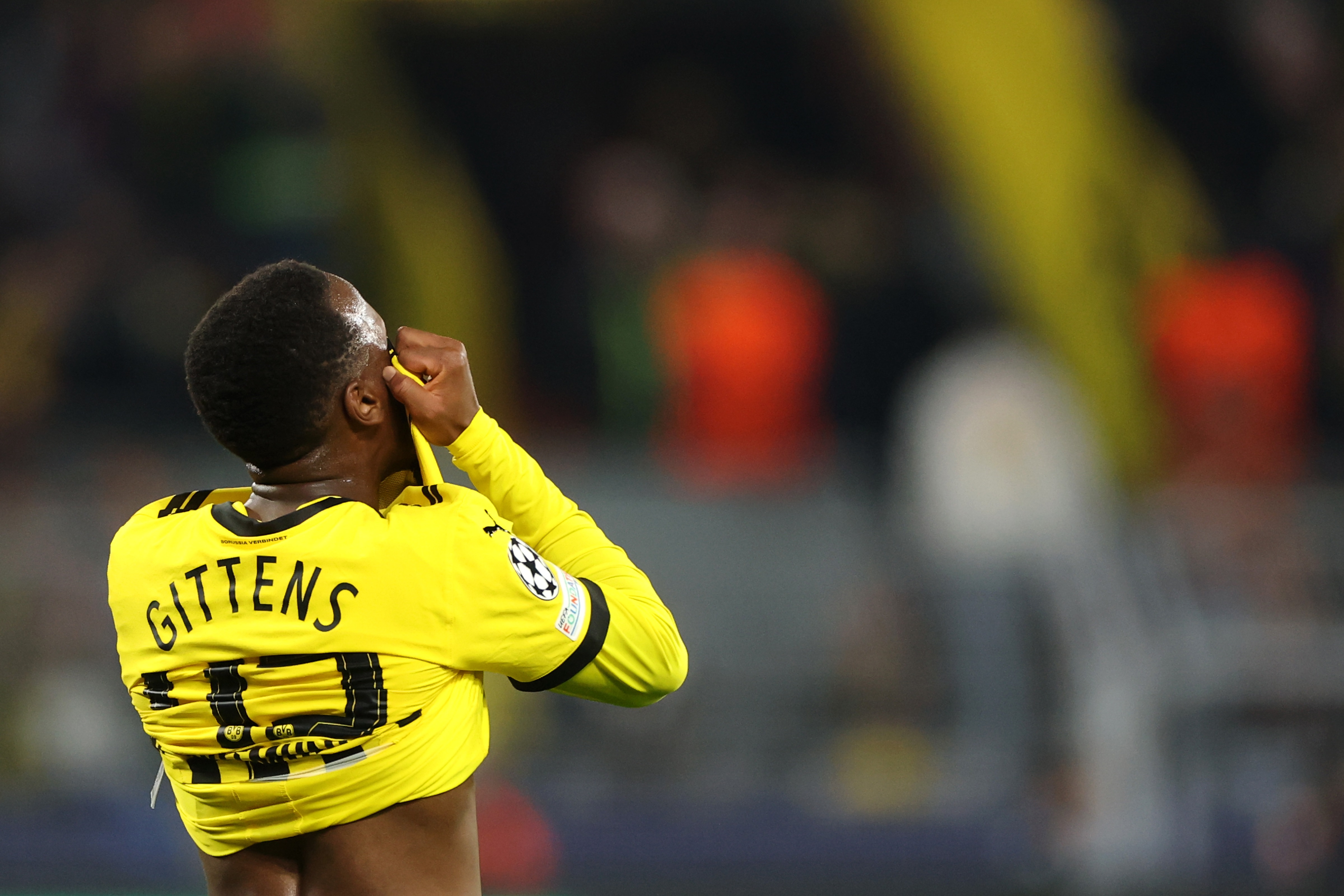 Jamie Gittens pulls his shirt over his face during Dortmund game.