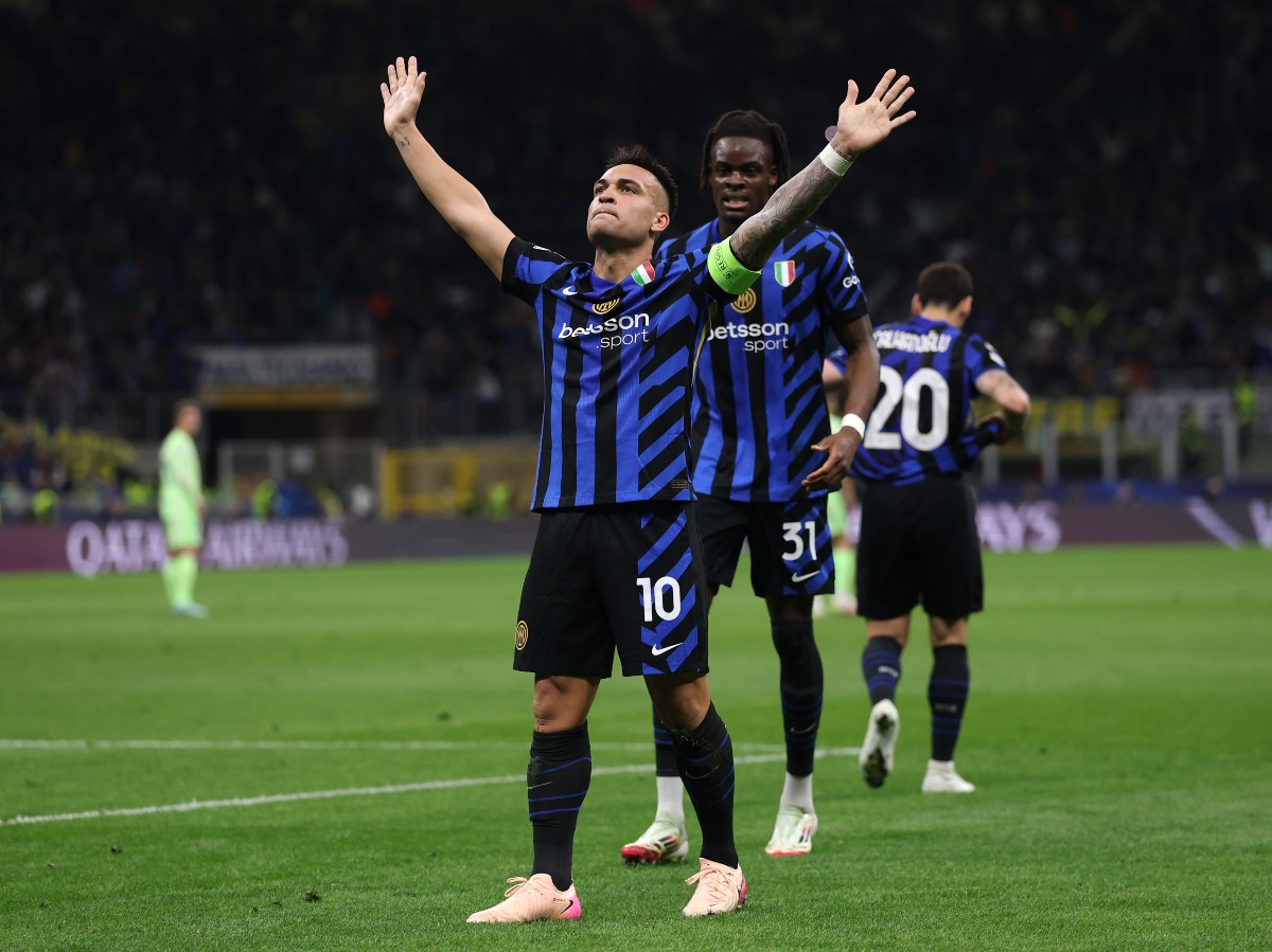 Lautaro Martinez celebrates an arm for Inter Milan