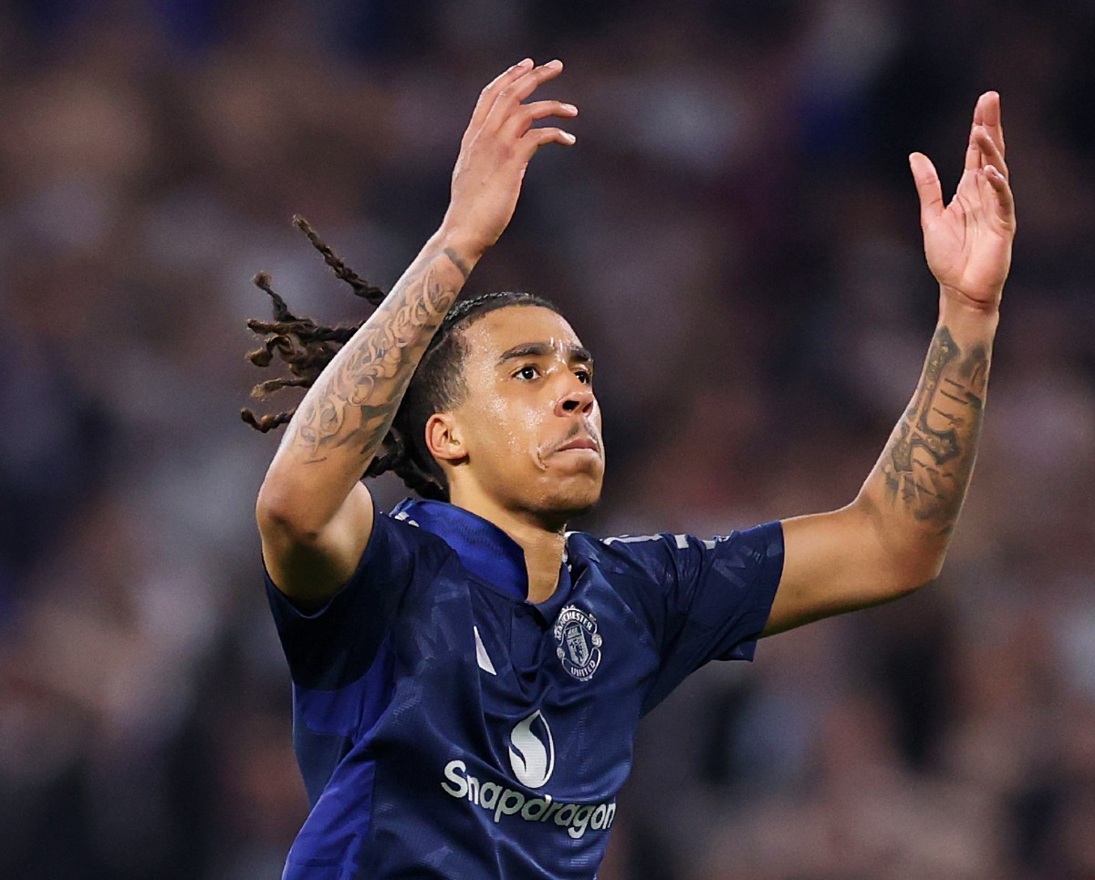 Leny Yoro celebrates a goal for Manchester United against Lyon in the Europa League