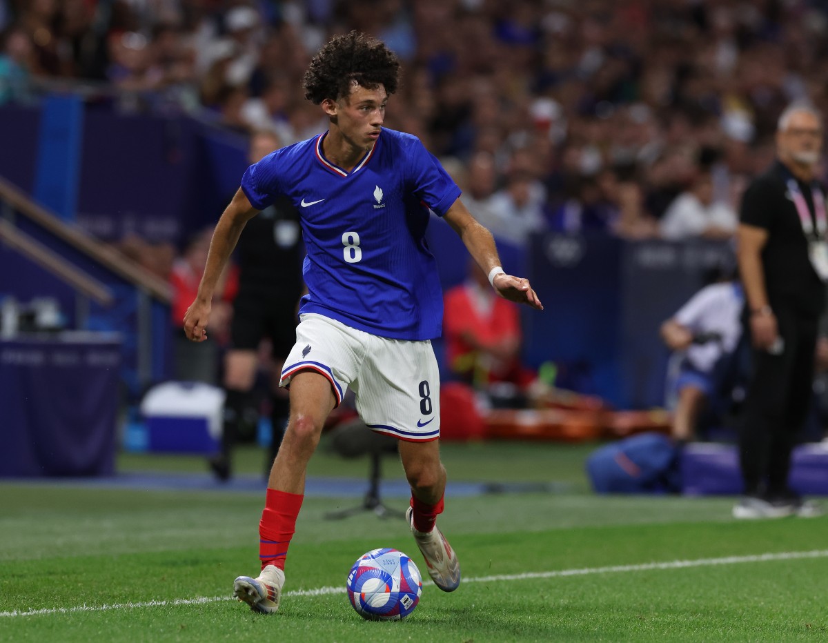 Maghnes Akliouche, in the activities of the Olympics for France