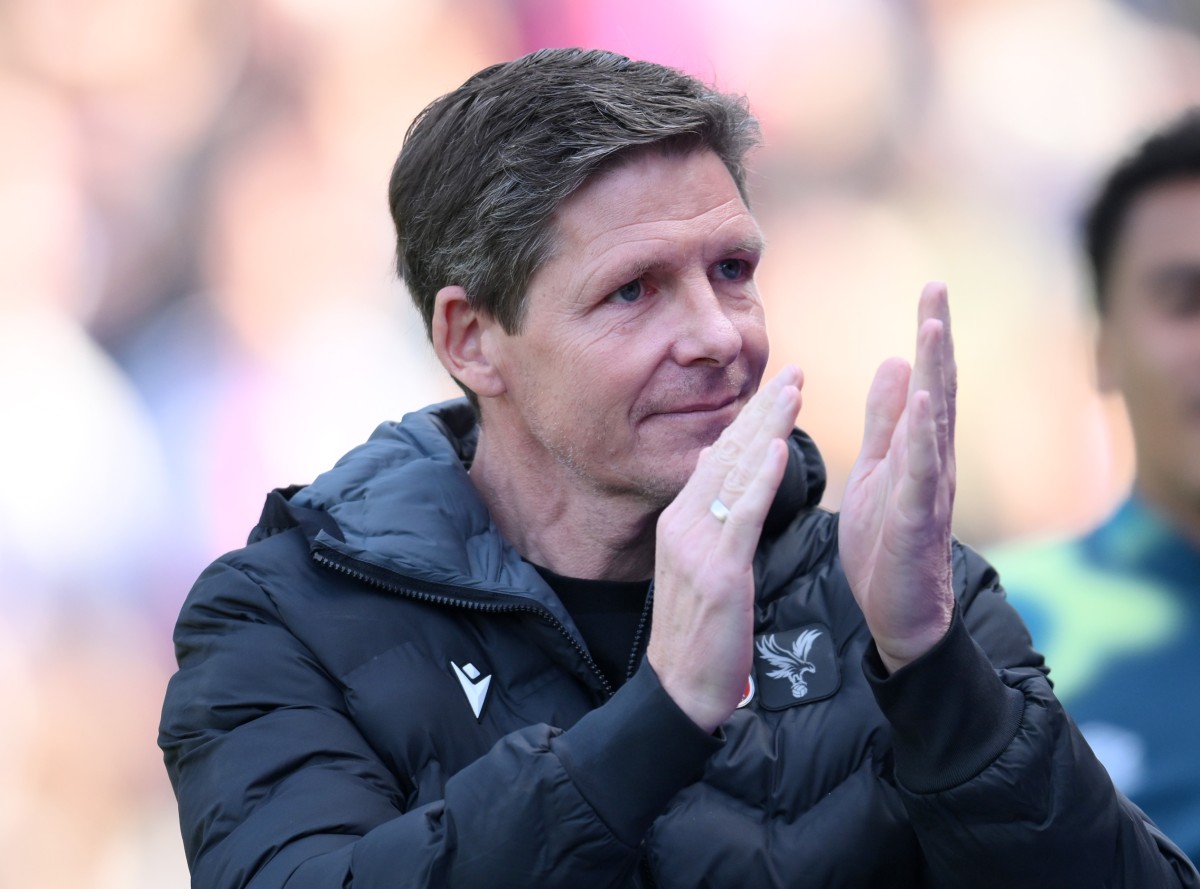 Oliver Glasner applauds the Crystal Palace fans