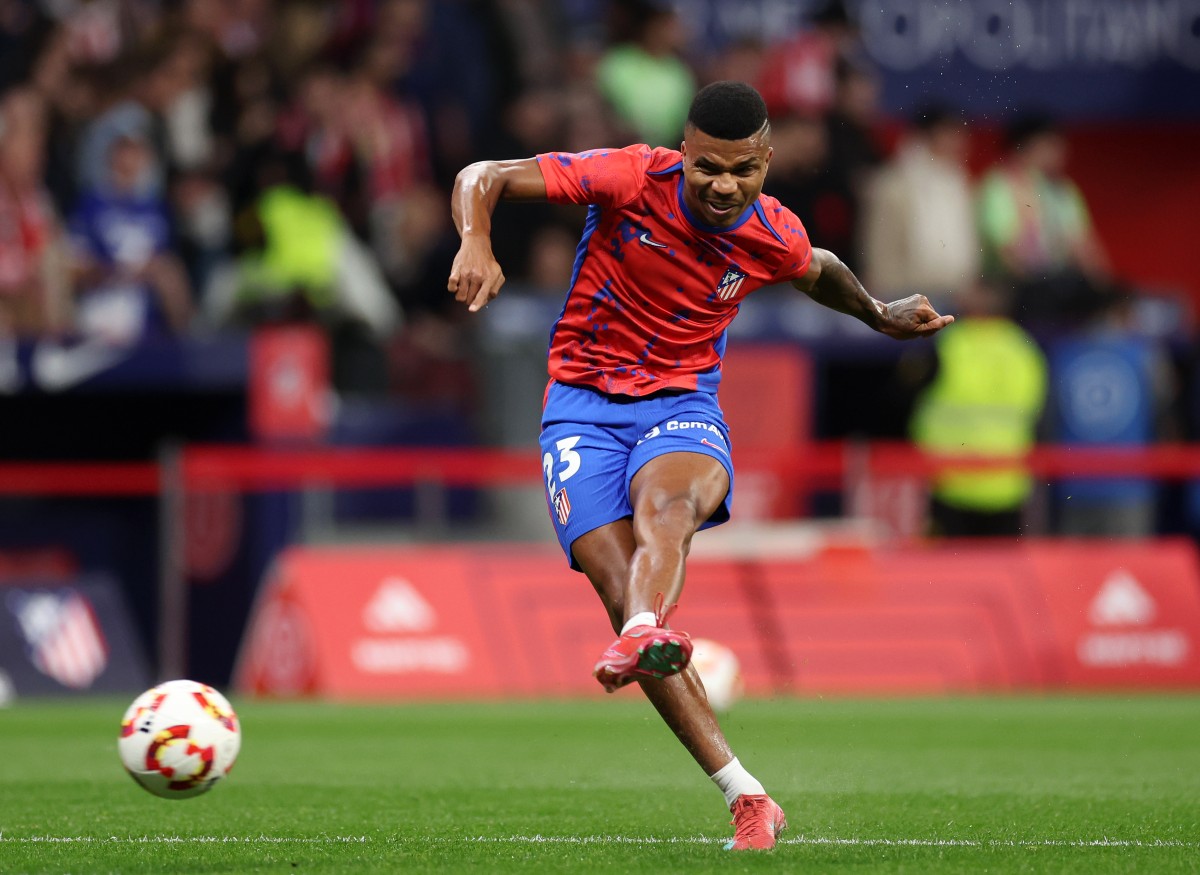 TULILO MANDAVA Warming up for Atletico Madrid