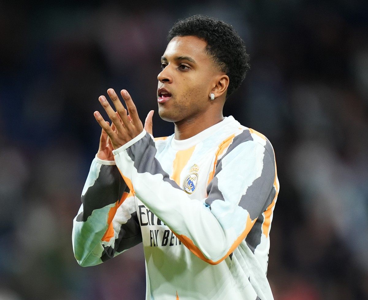 Rodrygo Goes applauds the Real Madrid fans