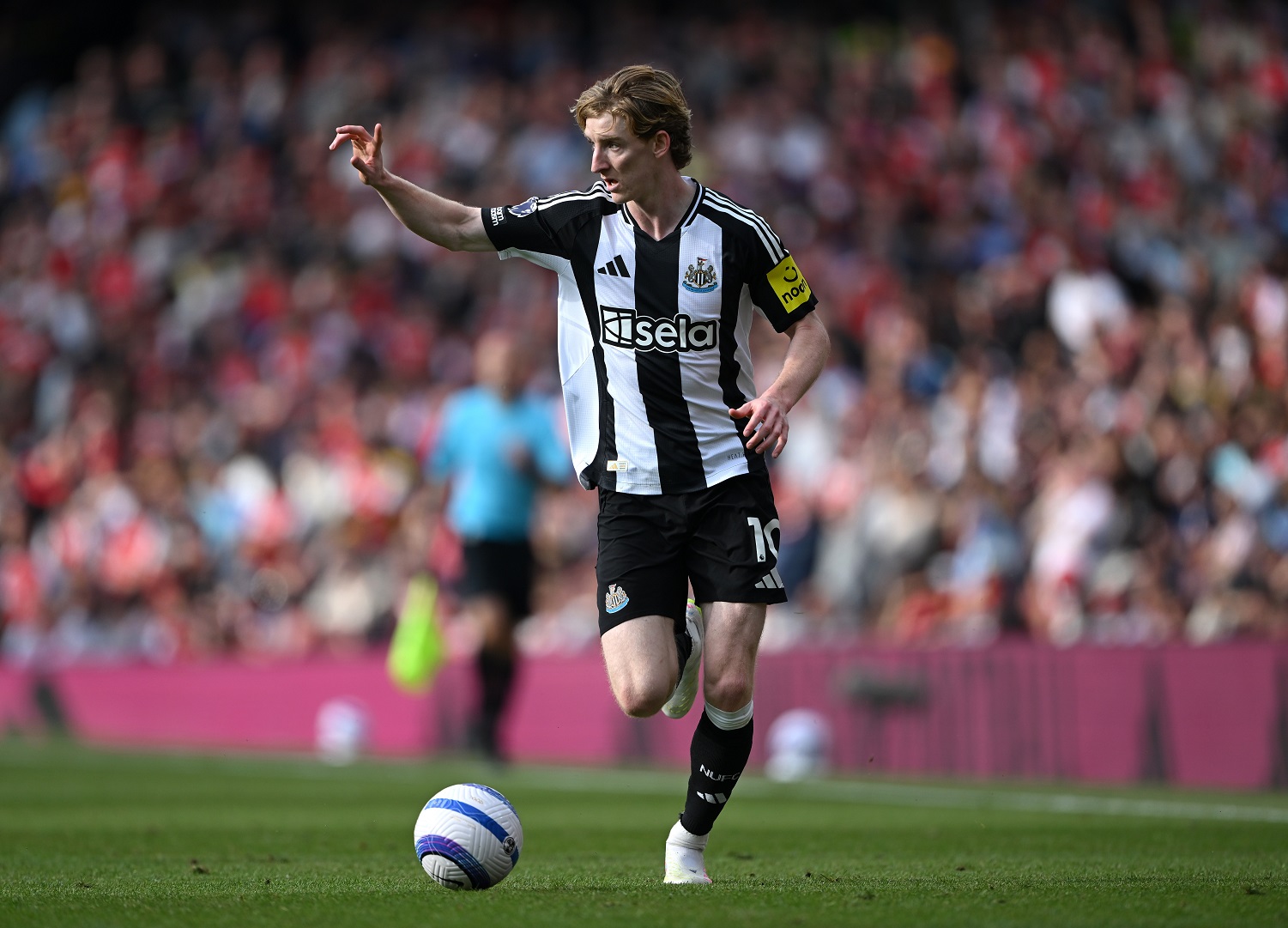 Anthony Gordon at work for Newcastle United