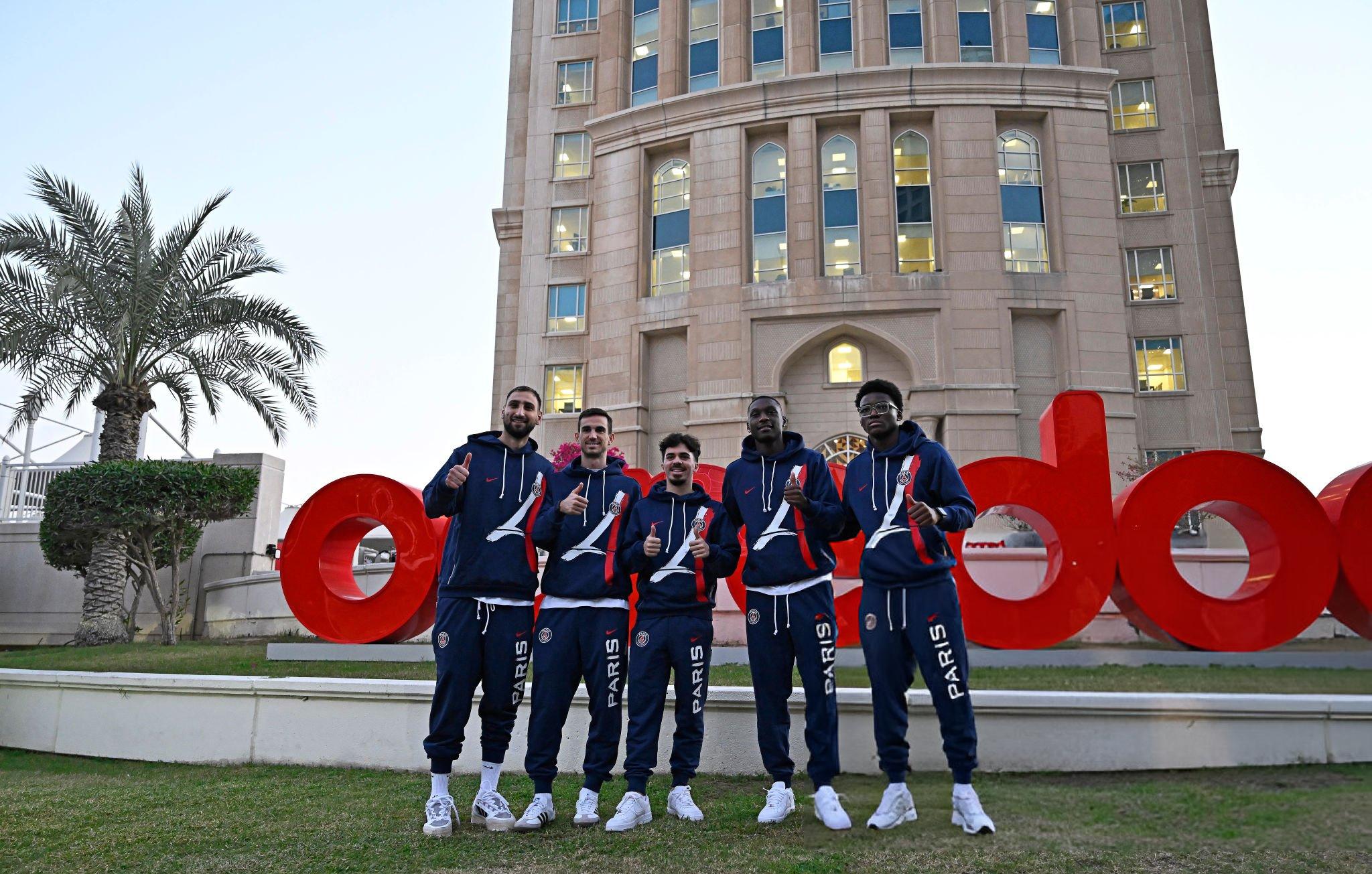 Axel Tape poses with PSG teammates