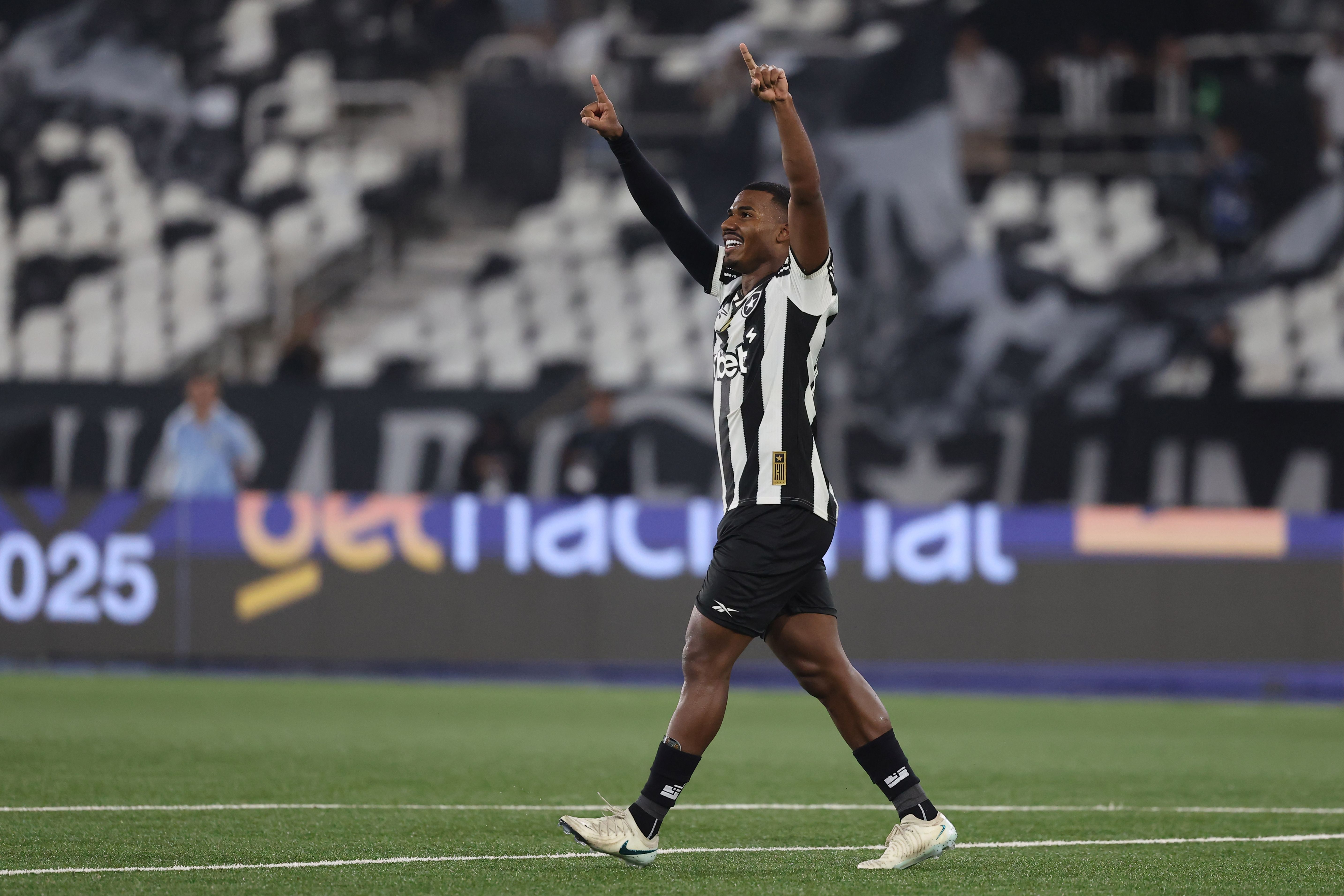 Cuibano of Botafogo celebrates after registration