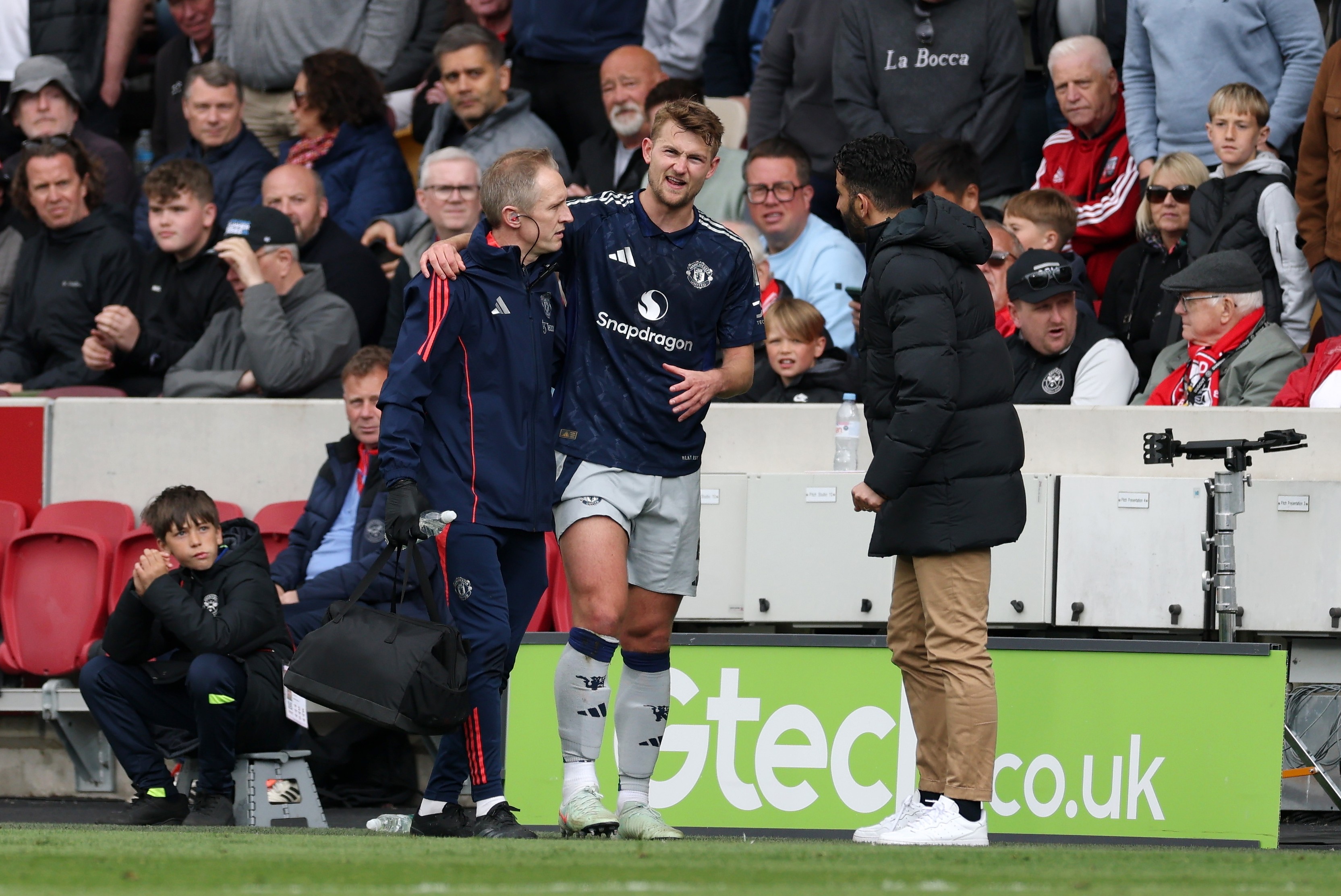 Matthijs De Ligt has been replaced by Manchester UNITED after injury
