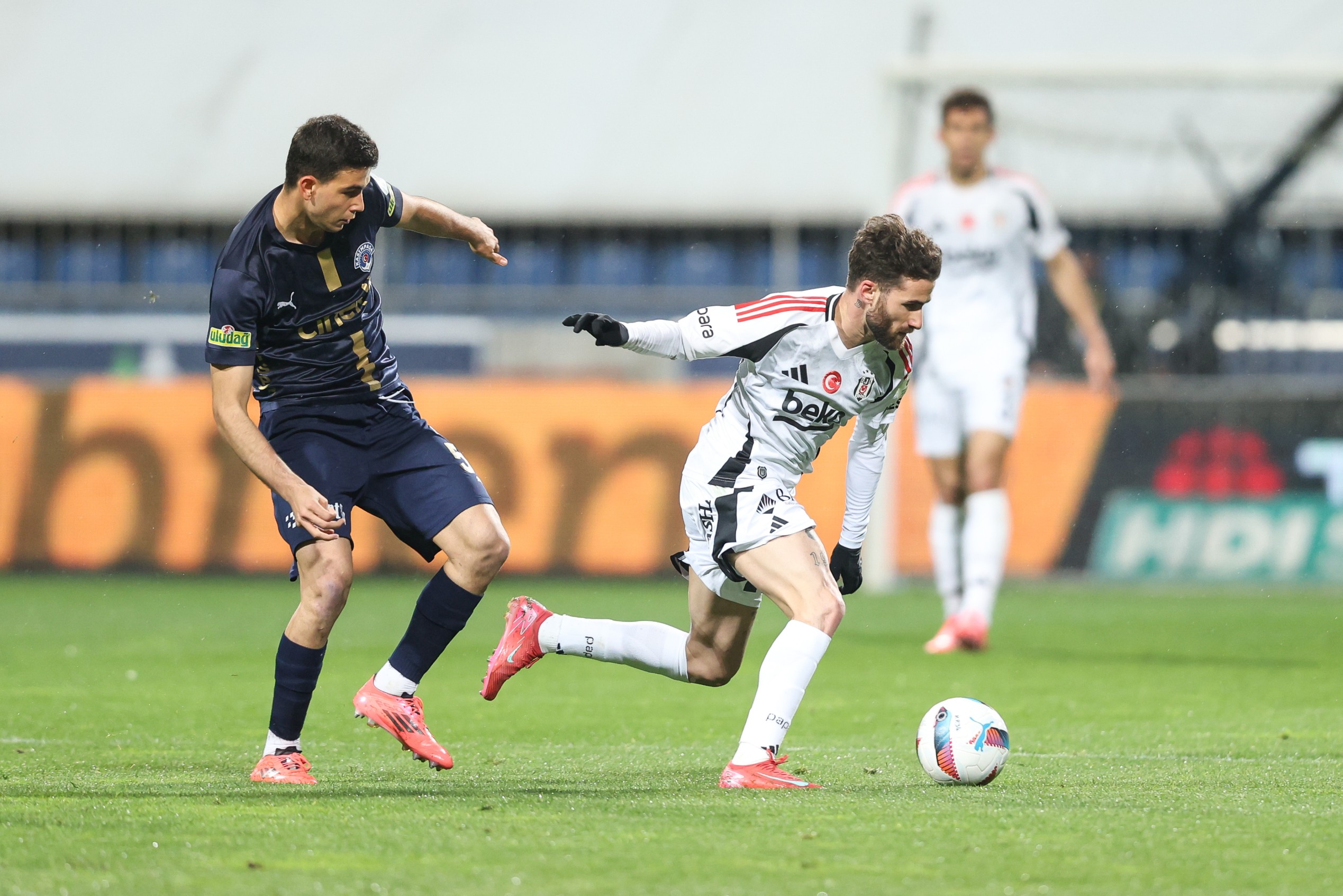 Rafa Silva from Besiktas causes Yasin Ozcan from Kasmagina