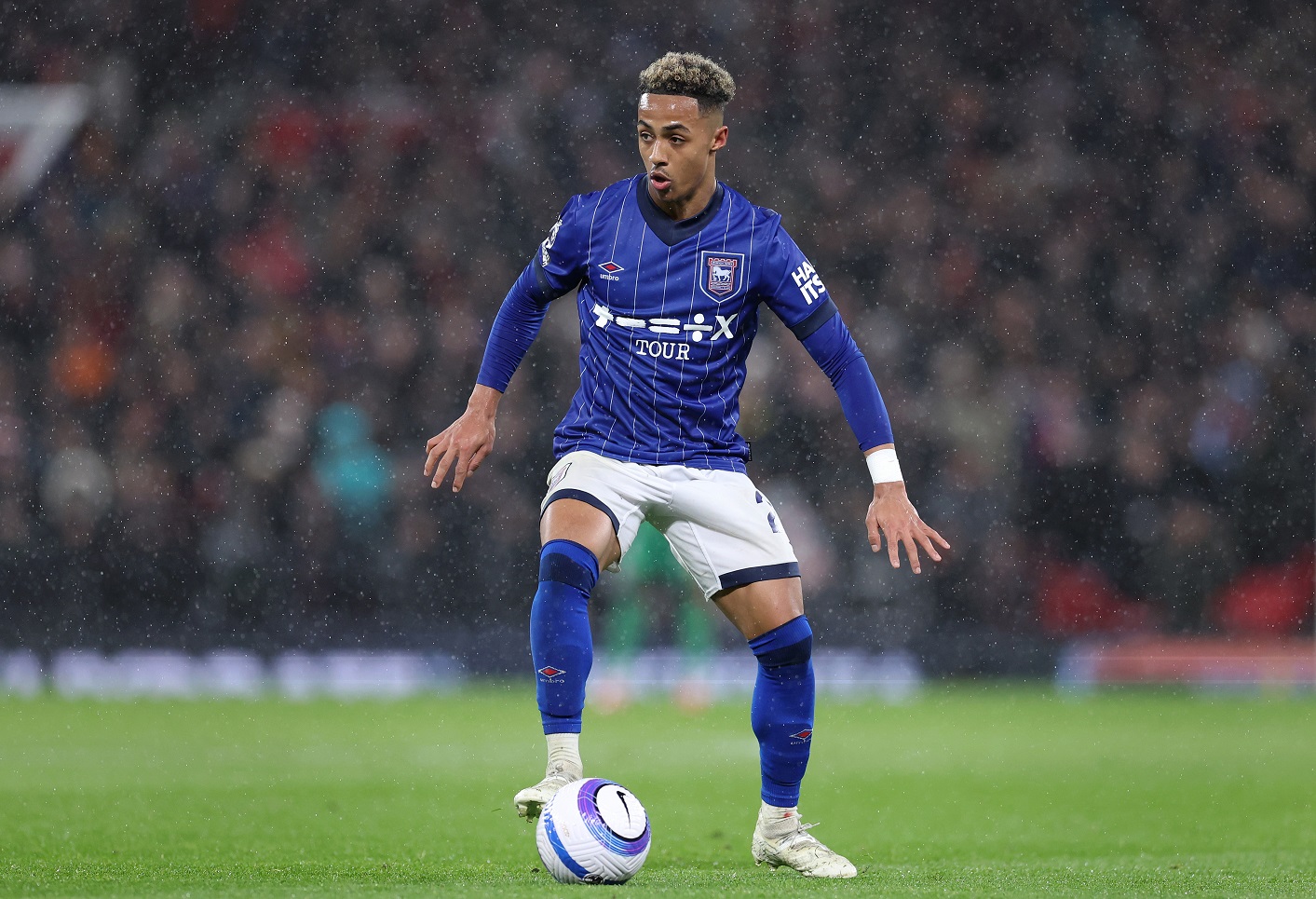 Omari Hutchinson is in action for Ipswich Town 