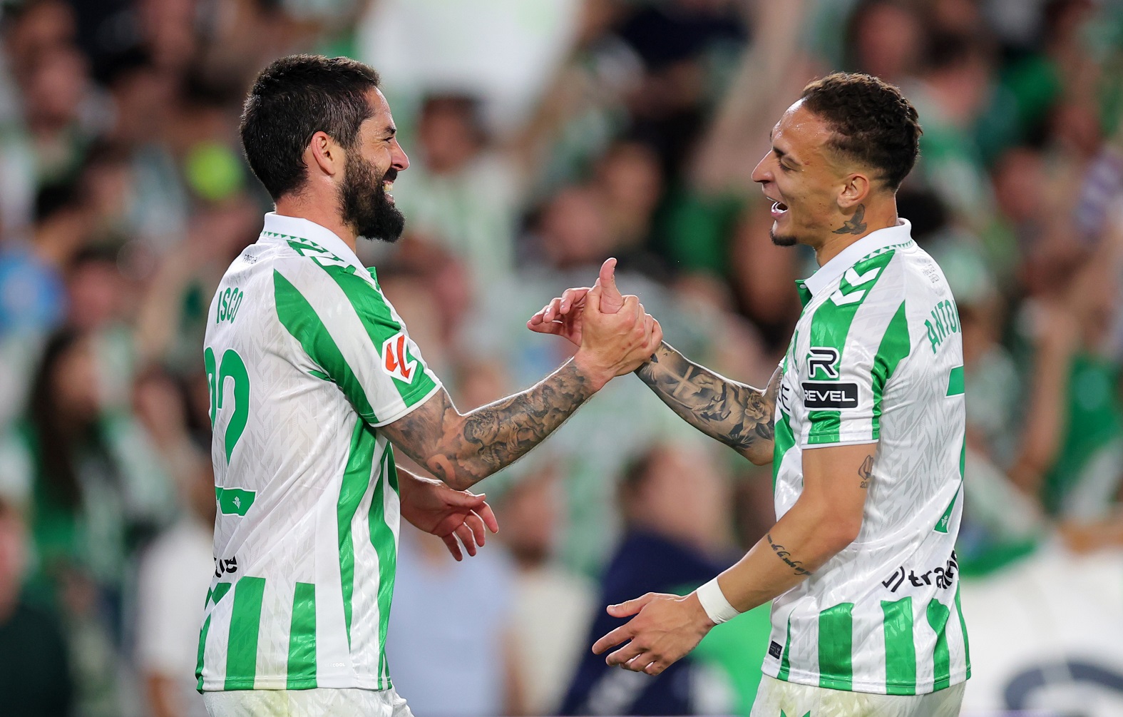 Antony in action for Real Betis