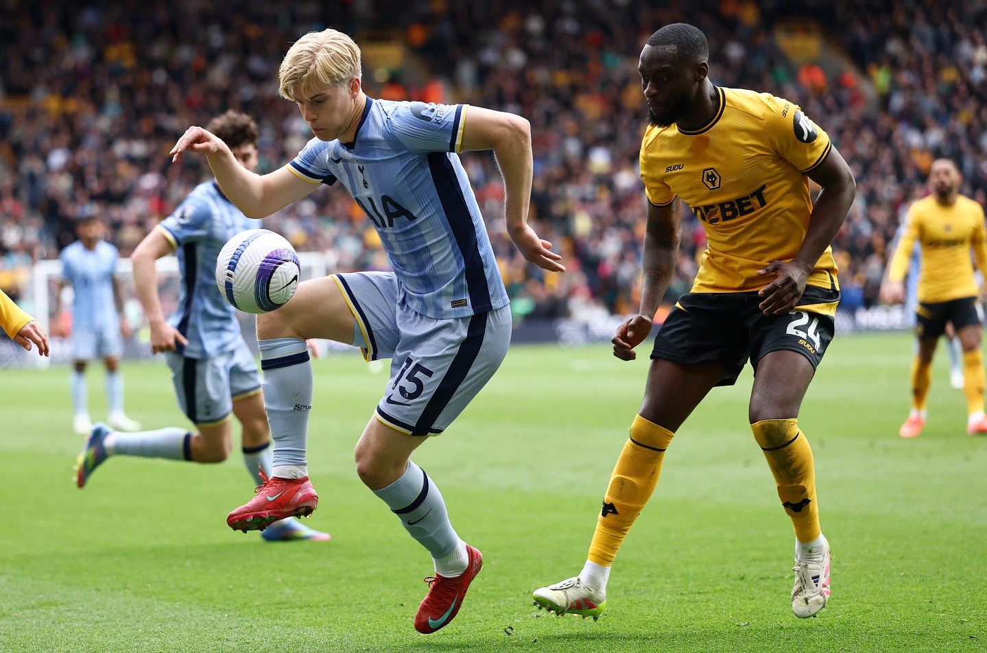 Lucas Bergvall in action for Tottenham