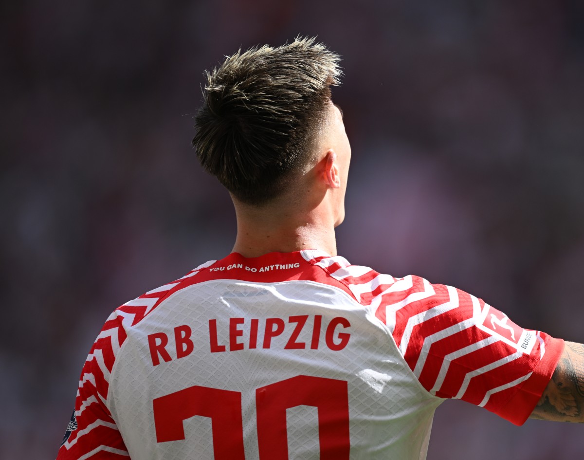 Benjamin Sesko oslavuje RB Leipzig proti Borussia Dortmund