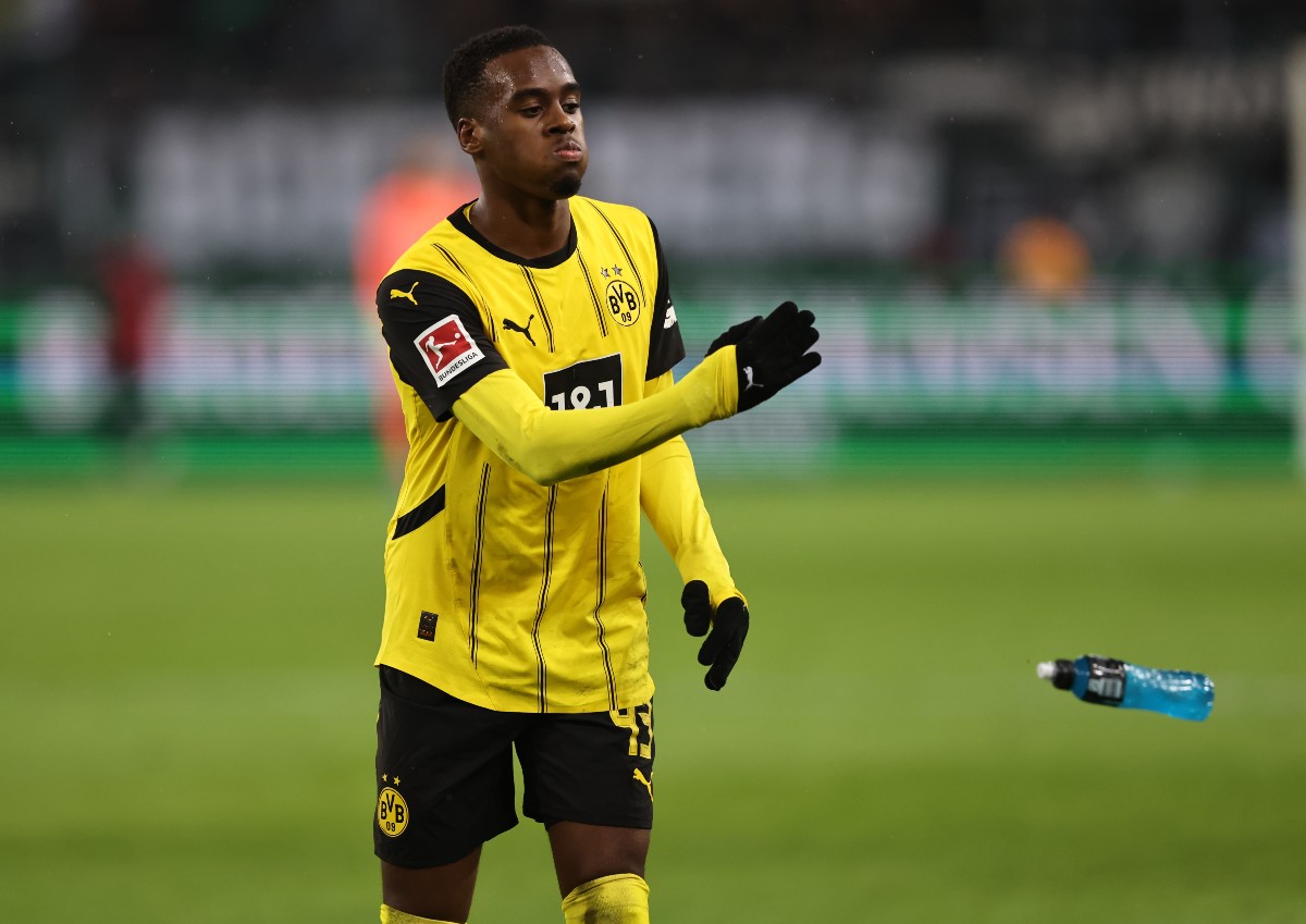 Chelsea target Jamie Gittens in action for Borussia Dortmund