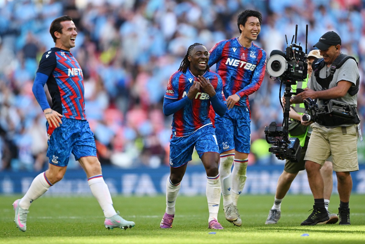 Crystal Palace players celebrate winning the FA Cup final