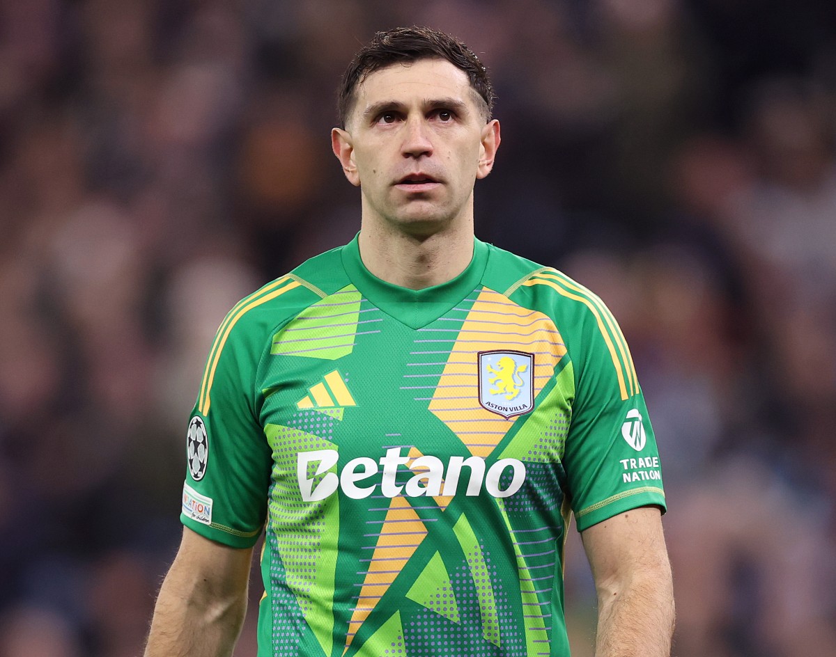 Emiliano Martinez in action for Aston Villa