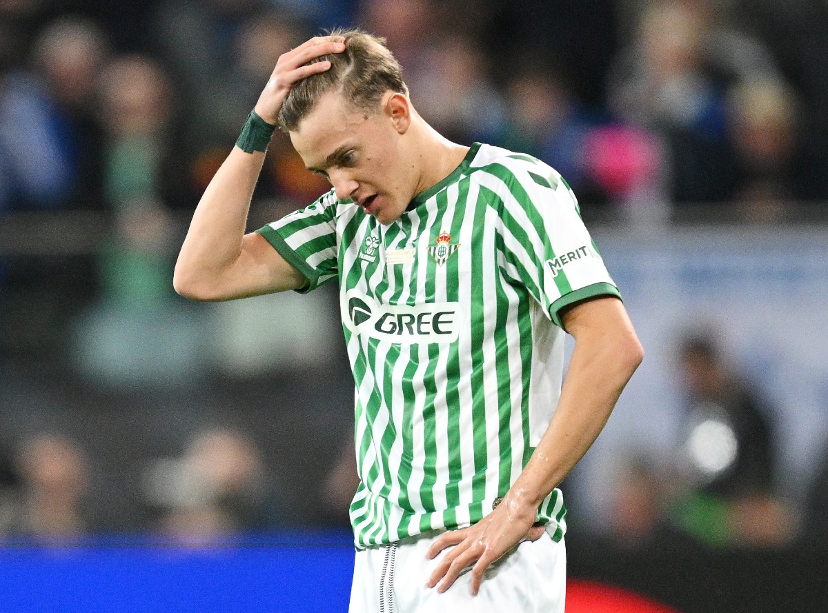 Jesús Rodríguez reaguje počas porážky Real Betis proti Chelsea vo finále Európskej konferenčnej ligy