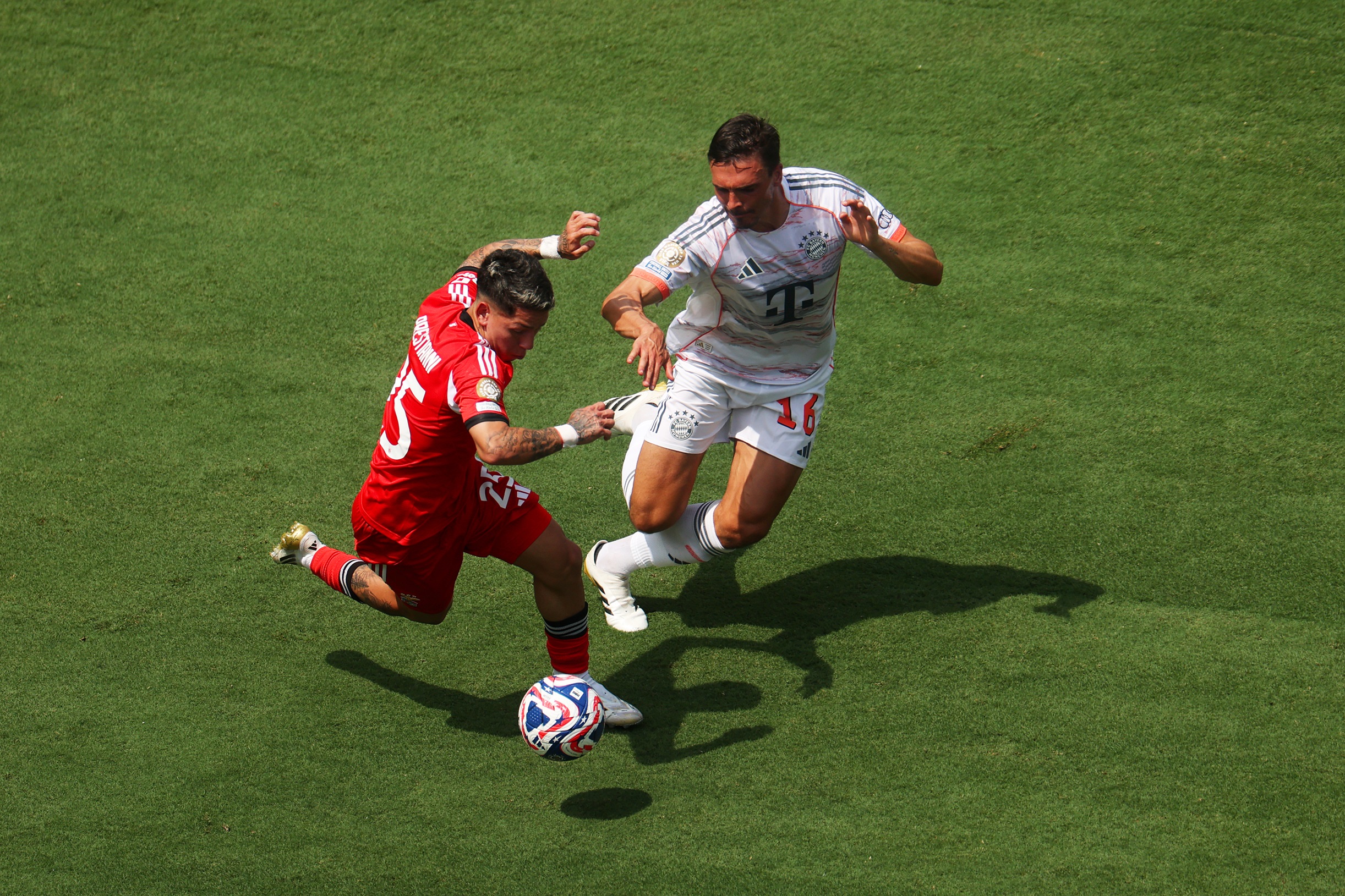 Joao Palhinha puts pressure on Gianluca Prestianni.