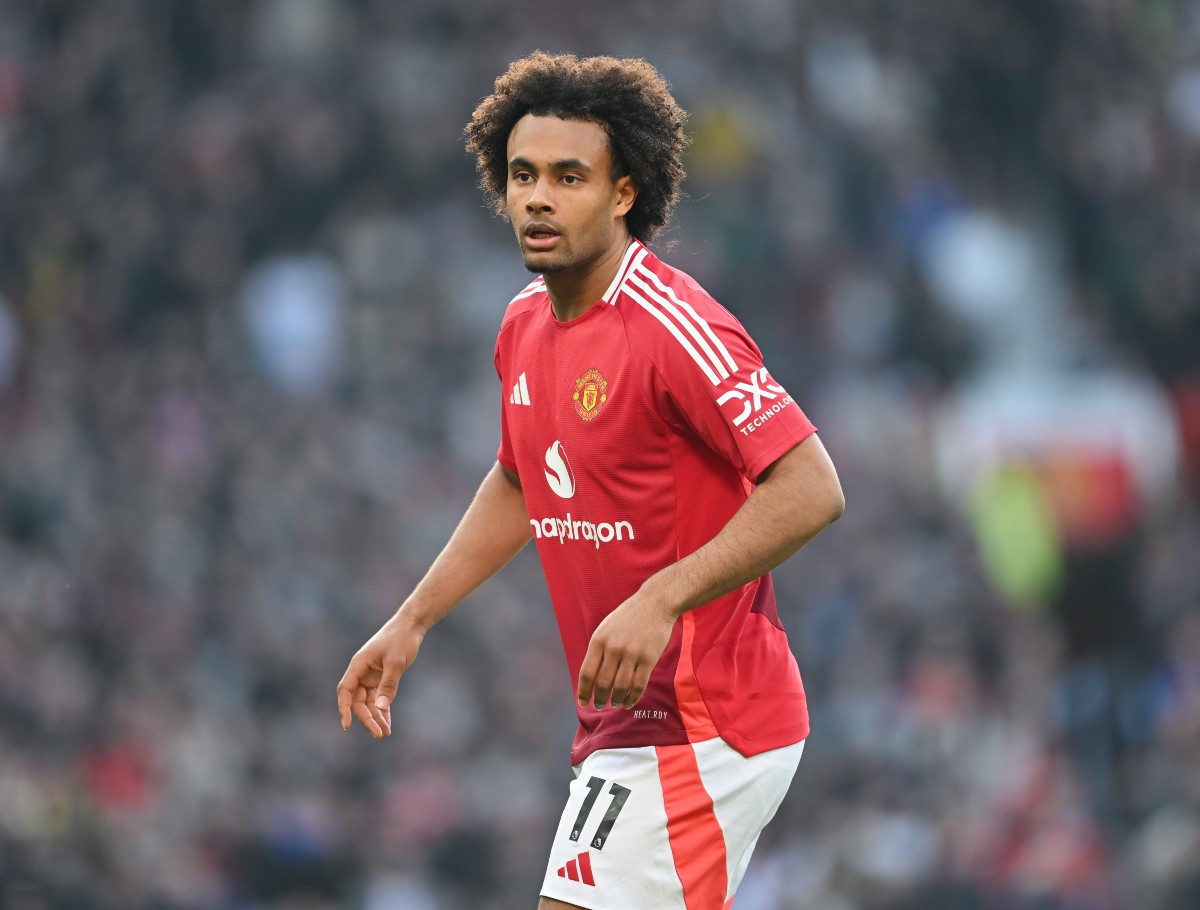 Joshua Zirkzee in action for Manchester United