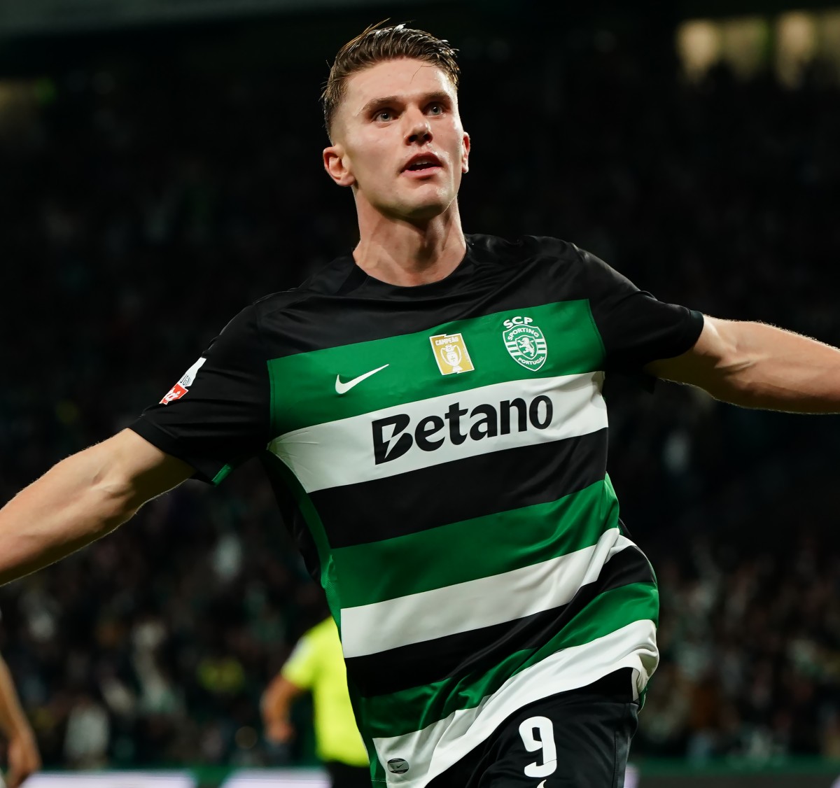 Viktor Gyokeres celebrates a goal for Sporting against Estrela da Amadora